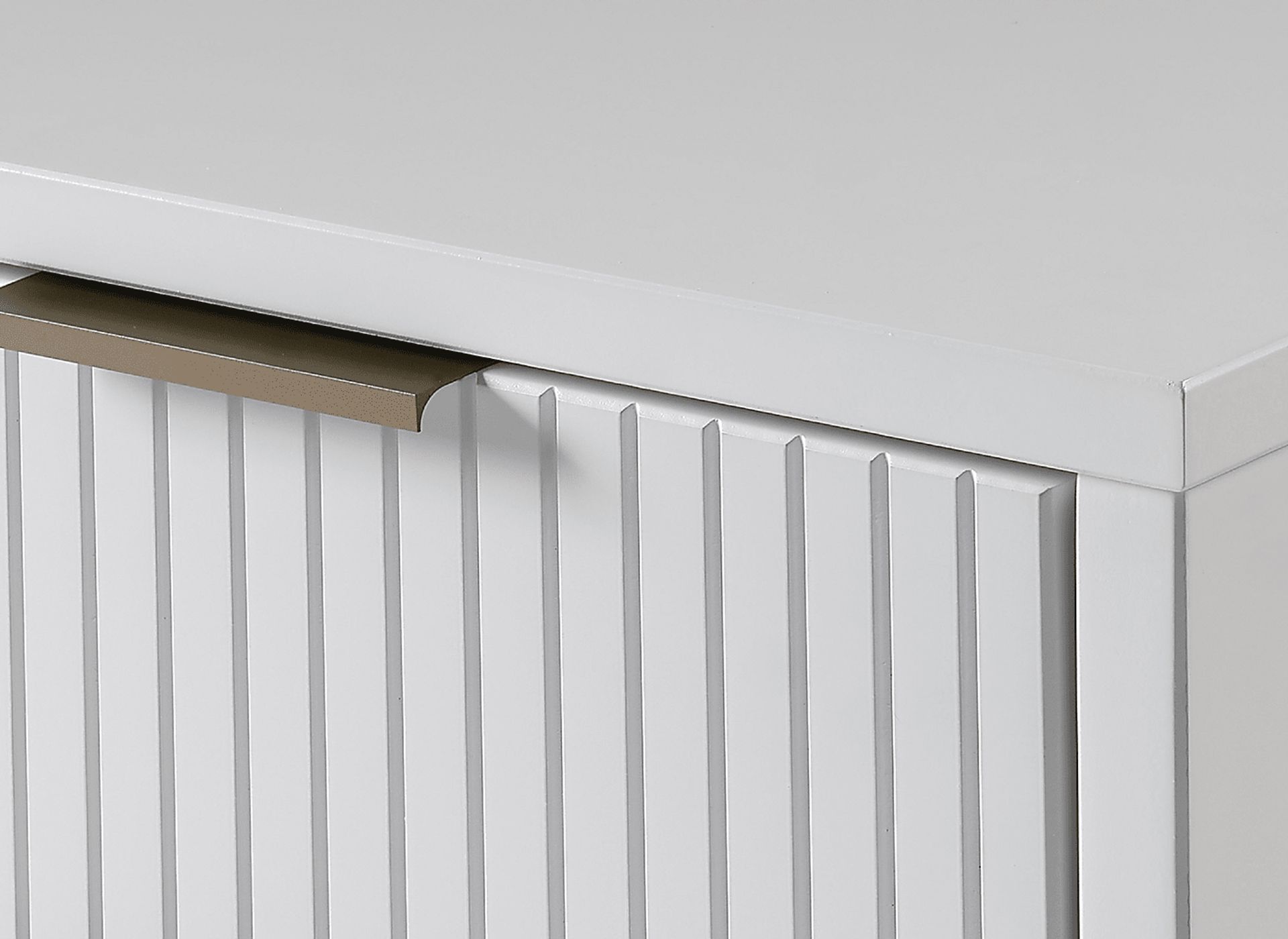 Bremmer I White Dresser - Image 10