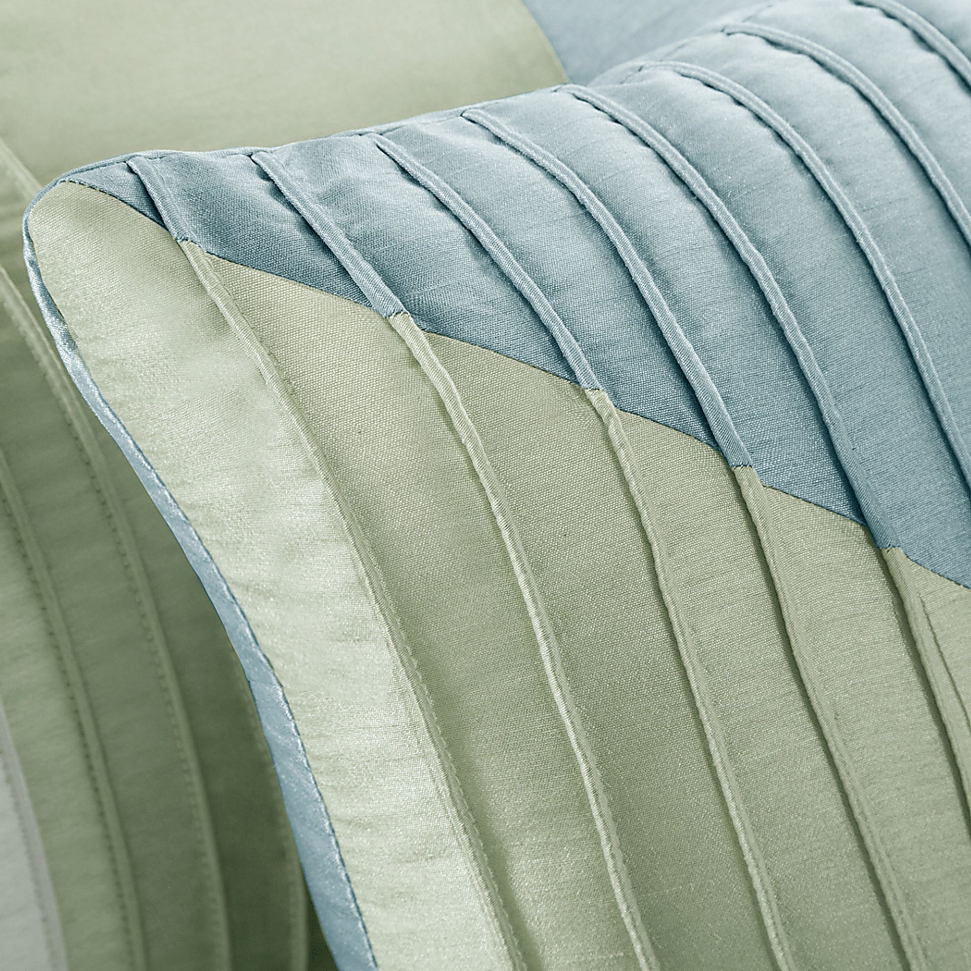Brenna Blue/Green 7 Pc Queen Comforter Set - Image 4