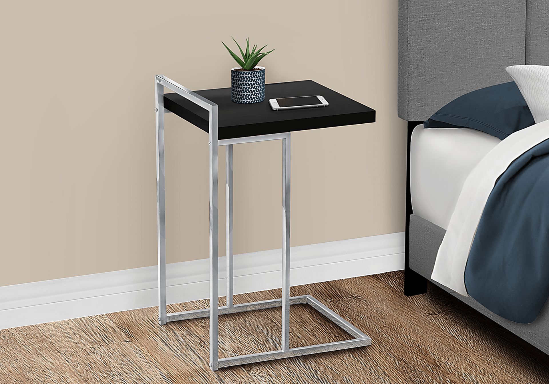 Brenteresa Grove Black Accent Table - Image 6