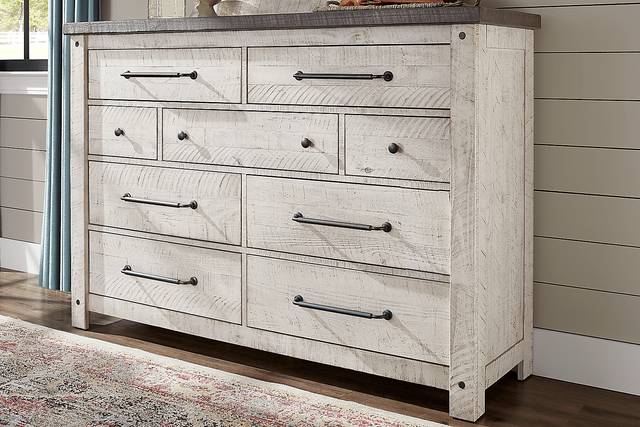 Bretten Crossing White 7 Pc Queen Bedroom - Thumbnail - Image 7