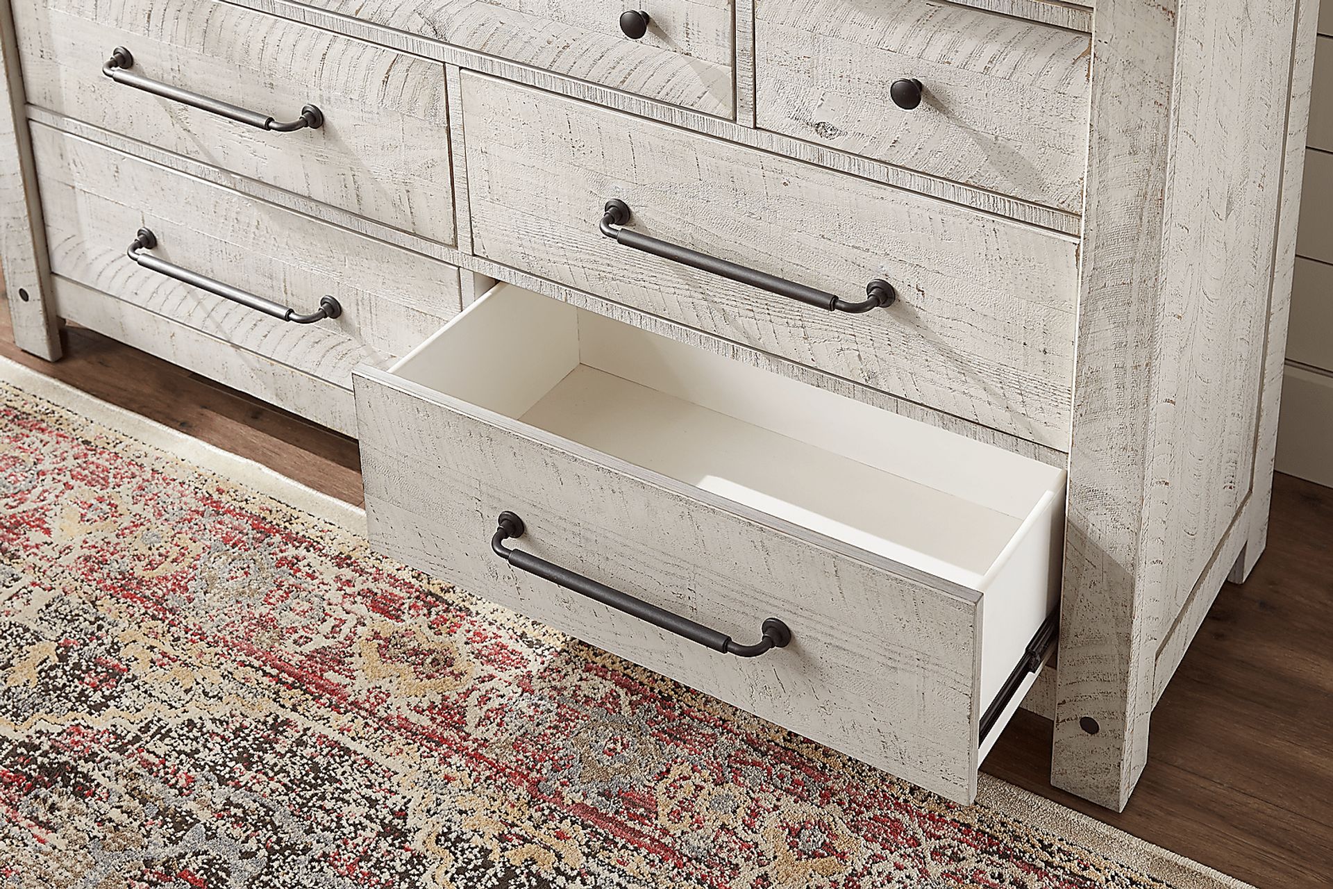 Bretten Crossing White 7 Pc Queen Bedroom - Image 10