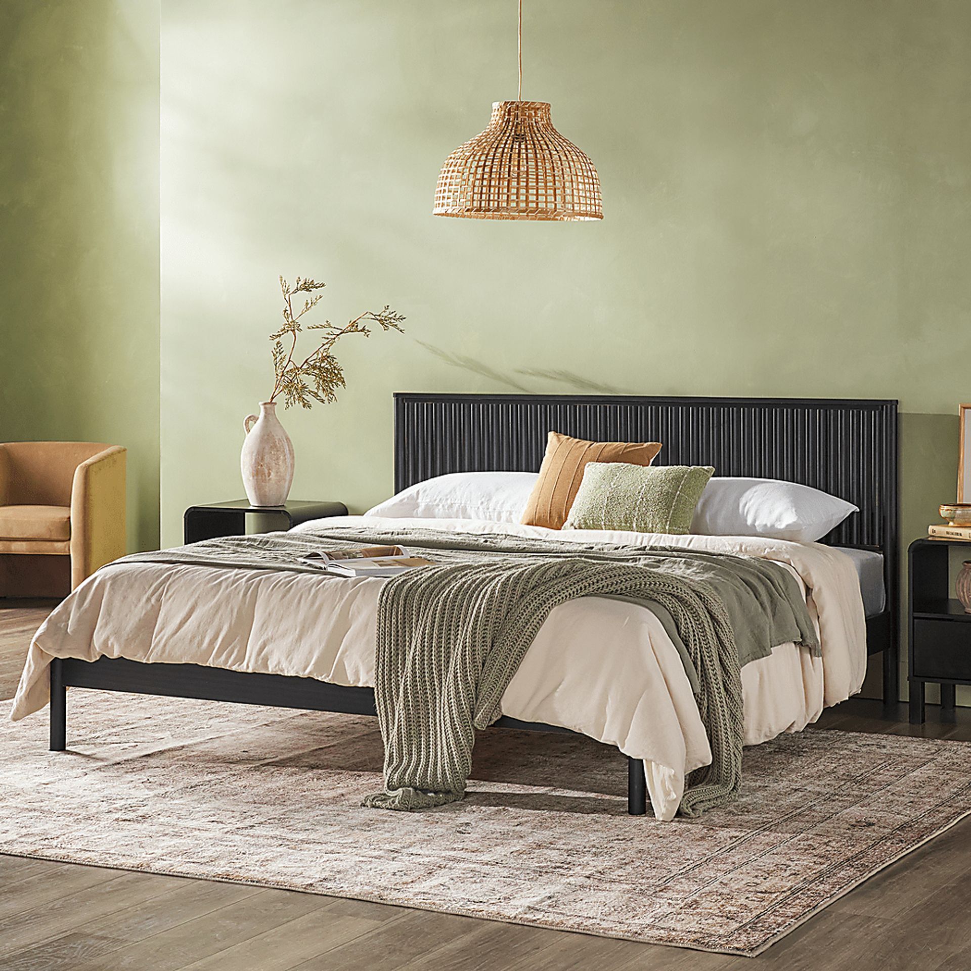 Briarthorne Black King Bed - Image 5
