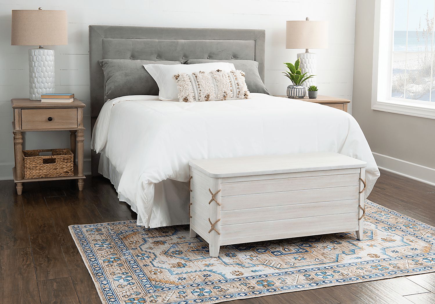 Brieva White Cedar Chest - Thumbnail 4