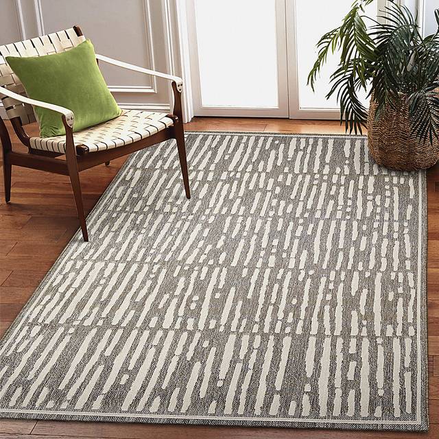 Brimley Gray 5'3 x 7'3 Indoor/Outdoor Rug - Thumbnail - Image 3