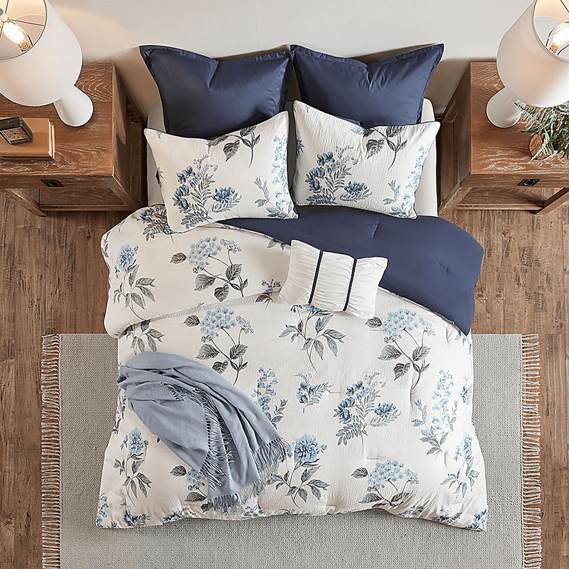 Brindan Blue 7 pc King/Cal Comforter Set - Image 4