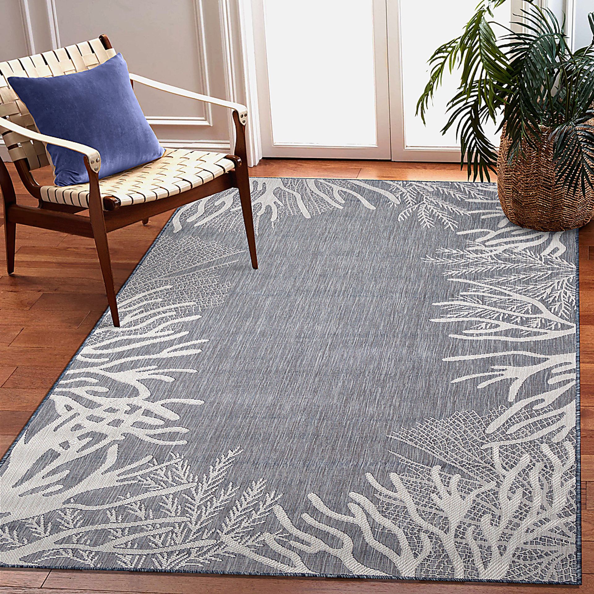 Briza Navy 6'6 x 9'4 Indoor/Outdoor Rug - Image 3