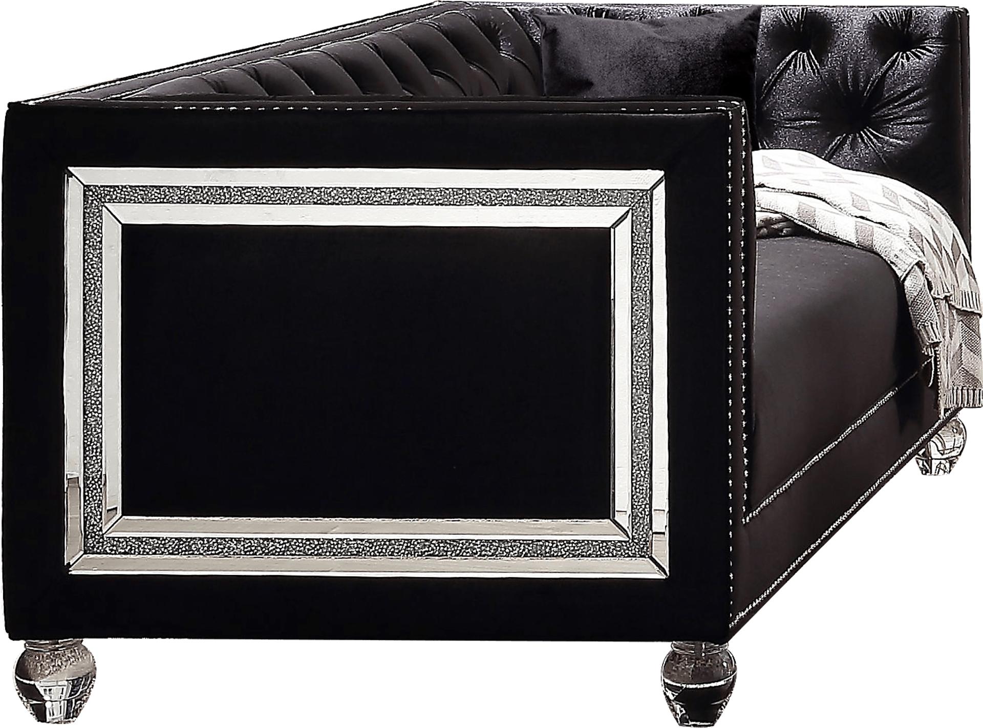 Brocadero Black Loveseat