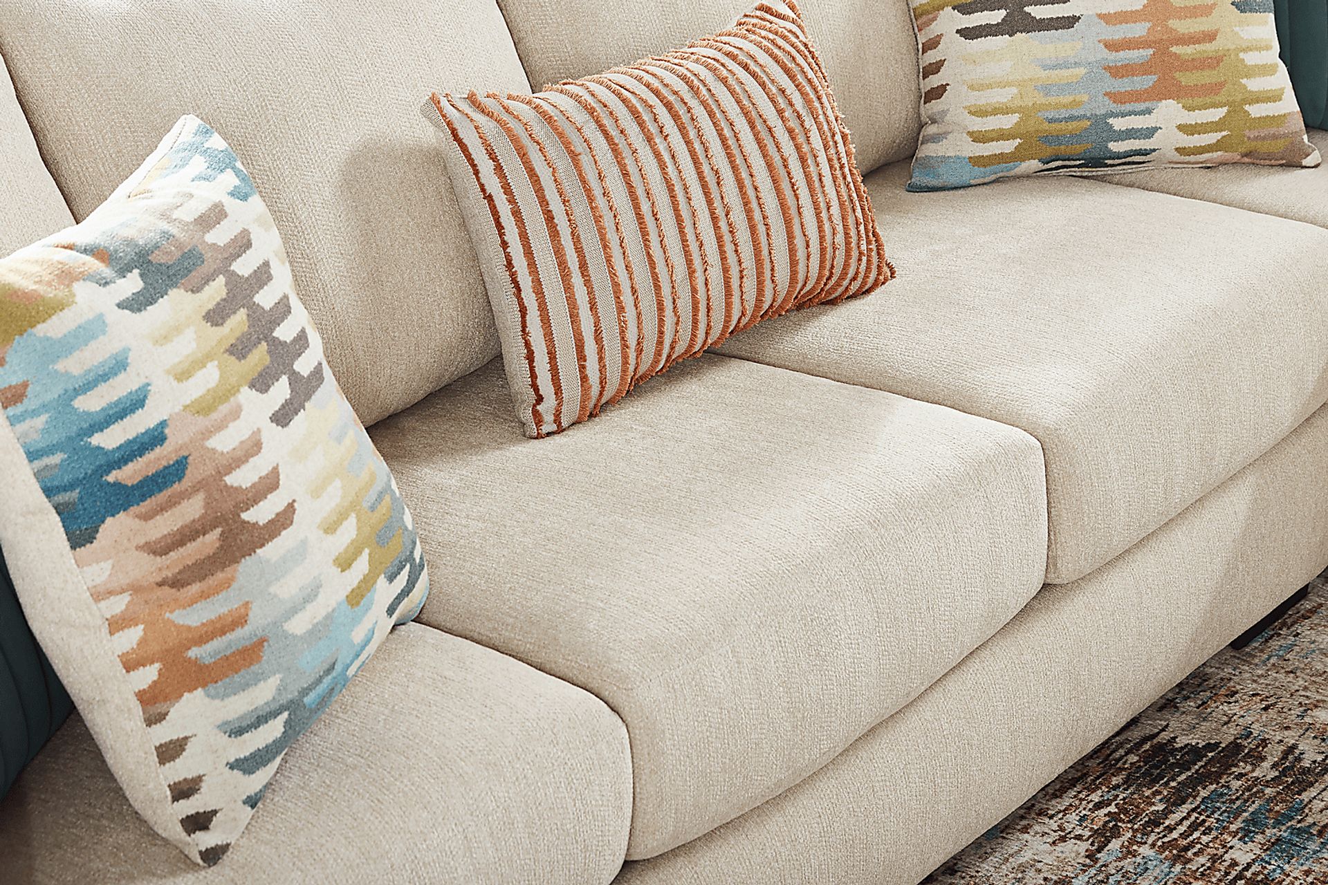 Brookeville White 5 Pc Sectional Living Room - Image 3