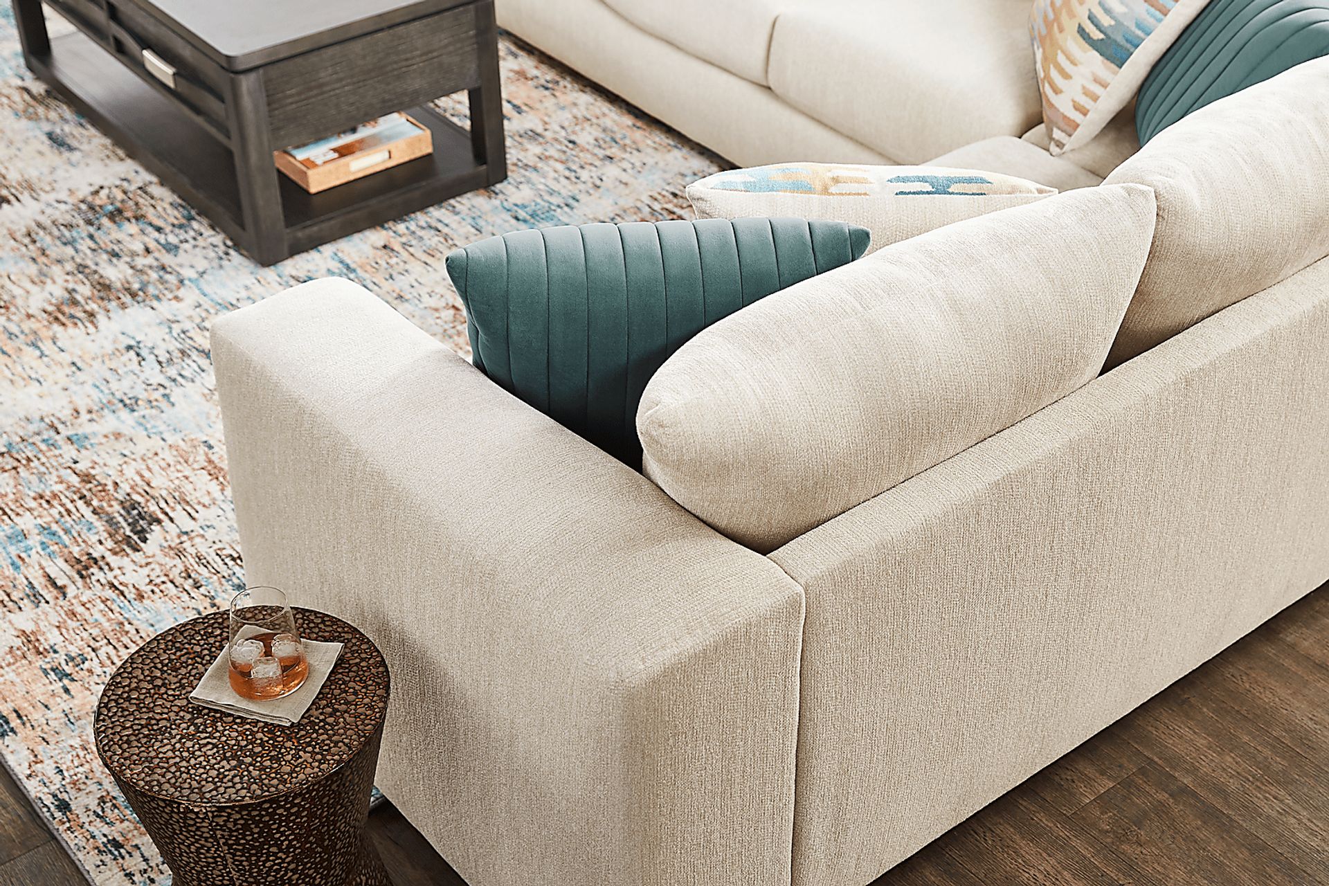 Brookeville White 5 Pc Sectional Living Room - Image 5