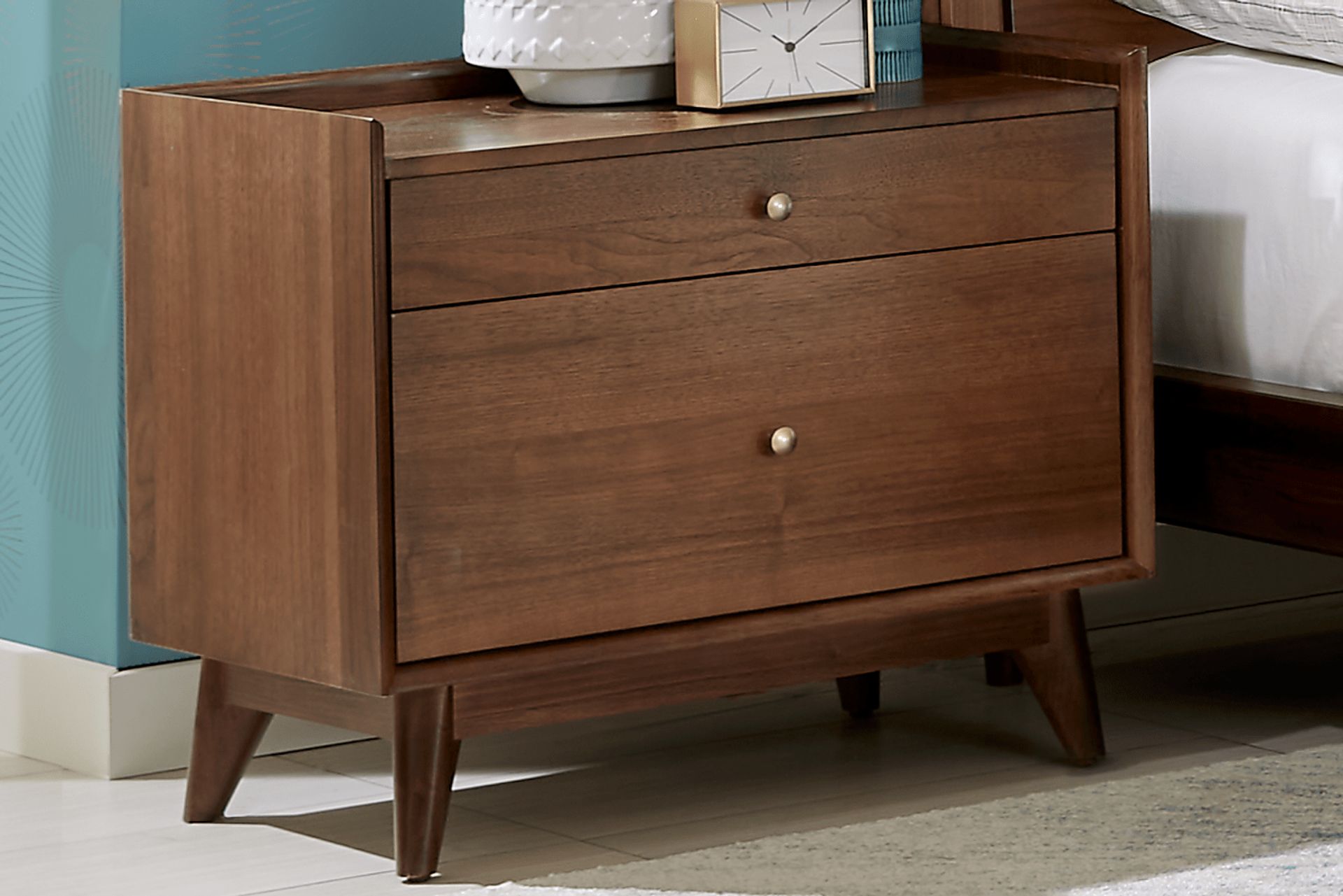 Broxbern Walnut 5 Pc King Upholstered Bedroom - Image 8