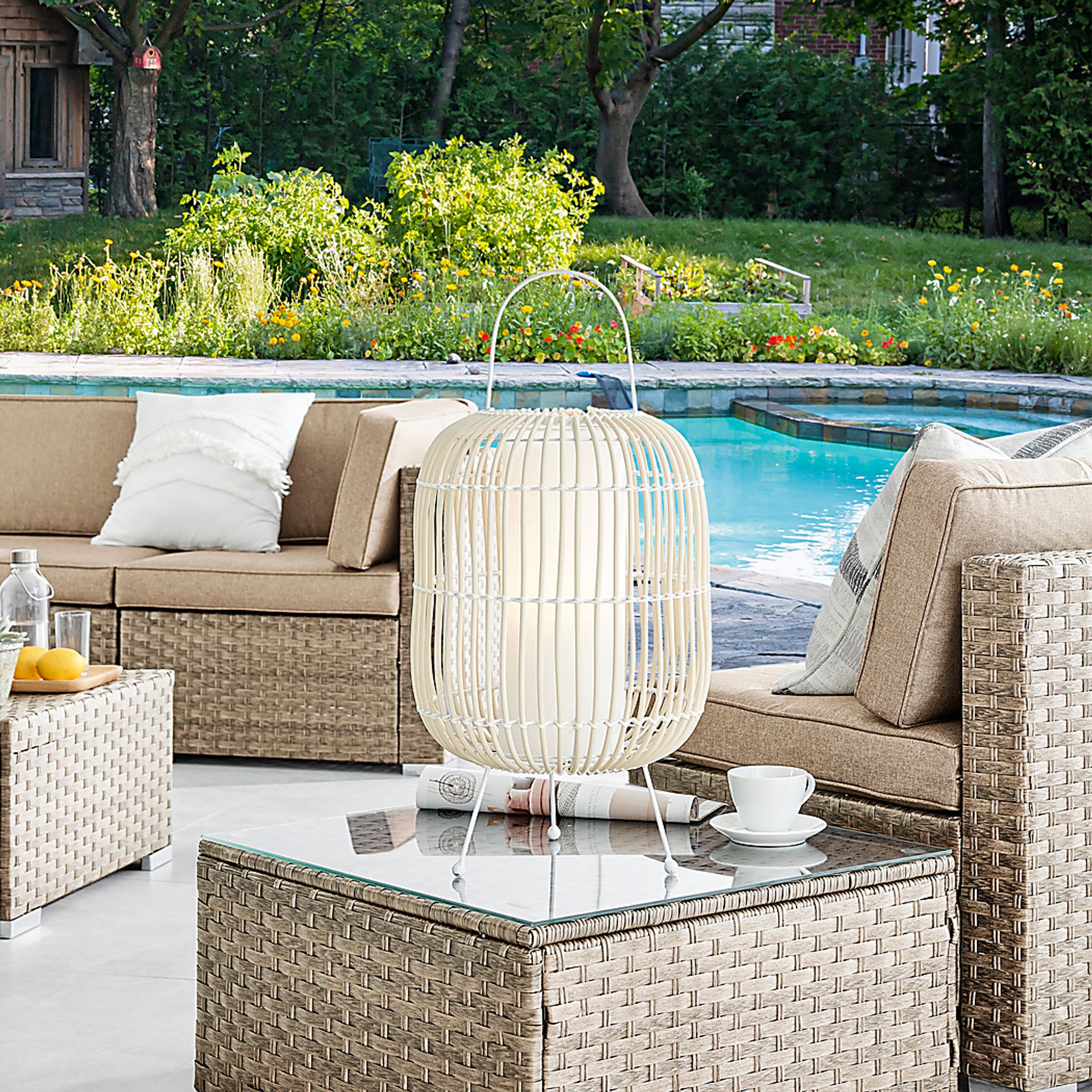 Bunyard Post White Outdoor Lamp - Image 3