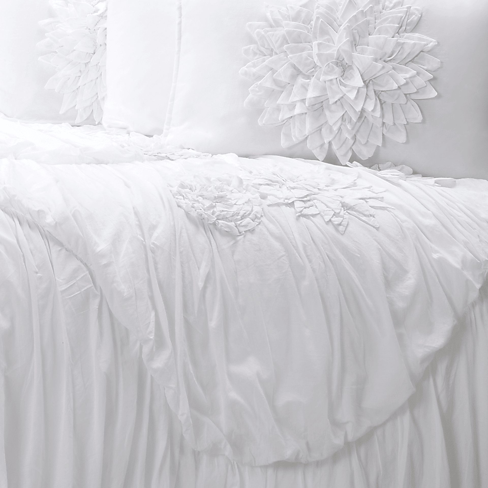 Byna White 3 Pc Queen Comforter Set - Image 3