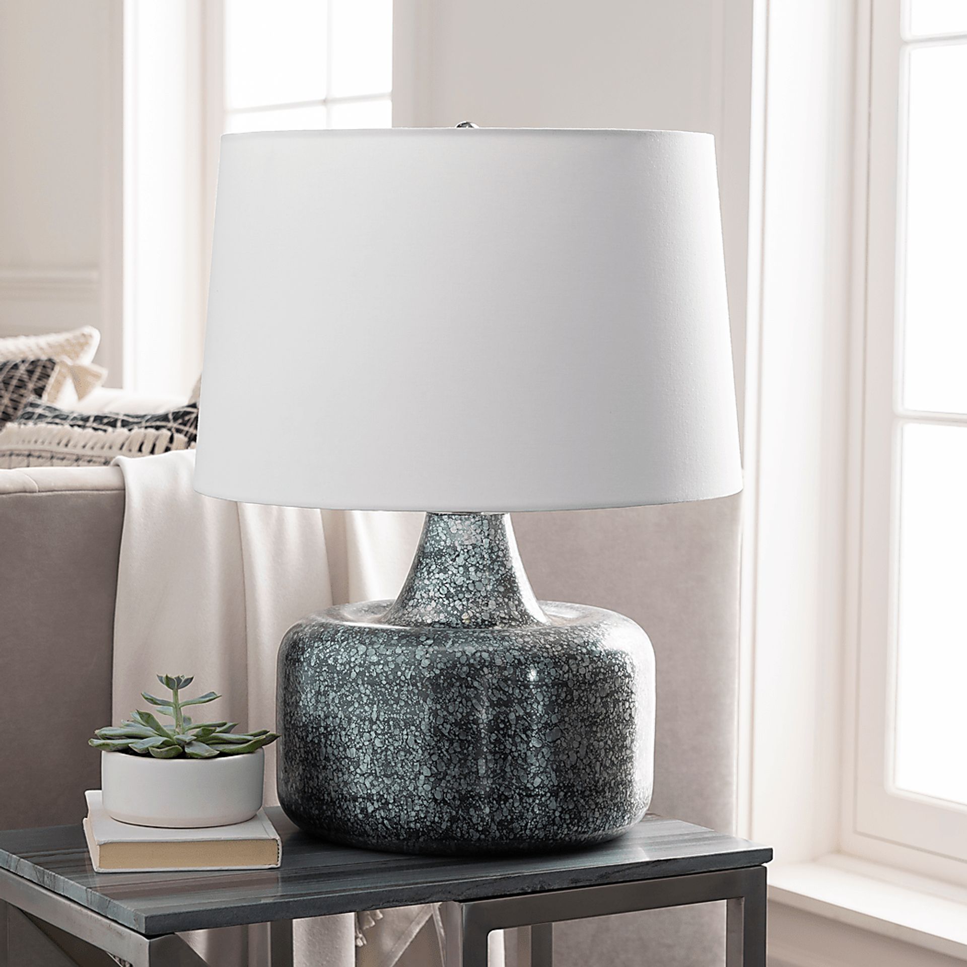 Cabat Oaks Gray Lamp - Image 2