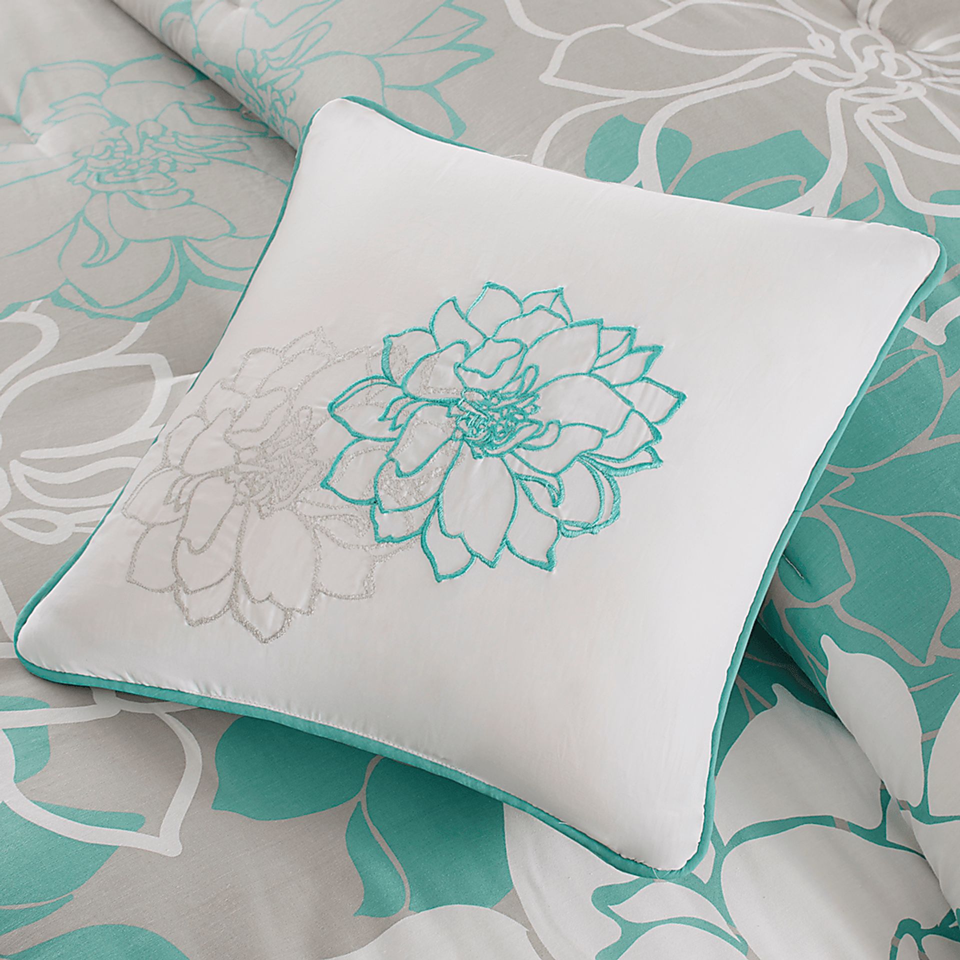 Cabildo Blue 7 Pc Queen Comforter Set - Image 5