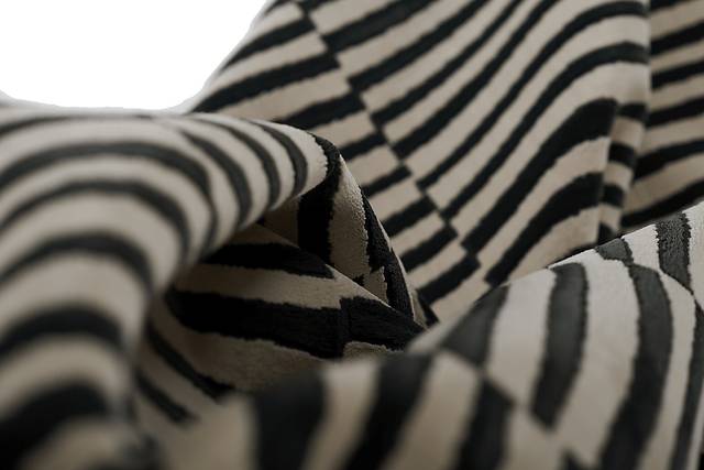 Caelia Black 3'11 x 5'7 Rug - Thumbnail - Image 8