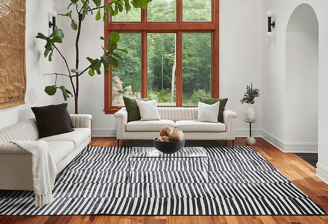 Caelia Black 7'10 x 9'10 Rug - Thumbnail - Image 2