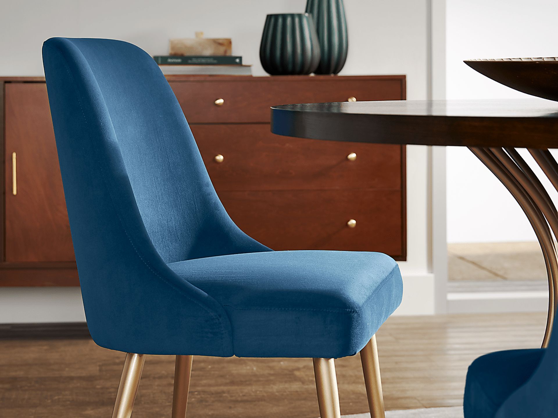 Calisi Brown 5 Pc Round Dining Room with Blue Chairs - Image 9