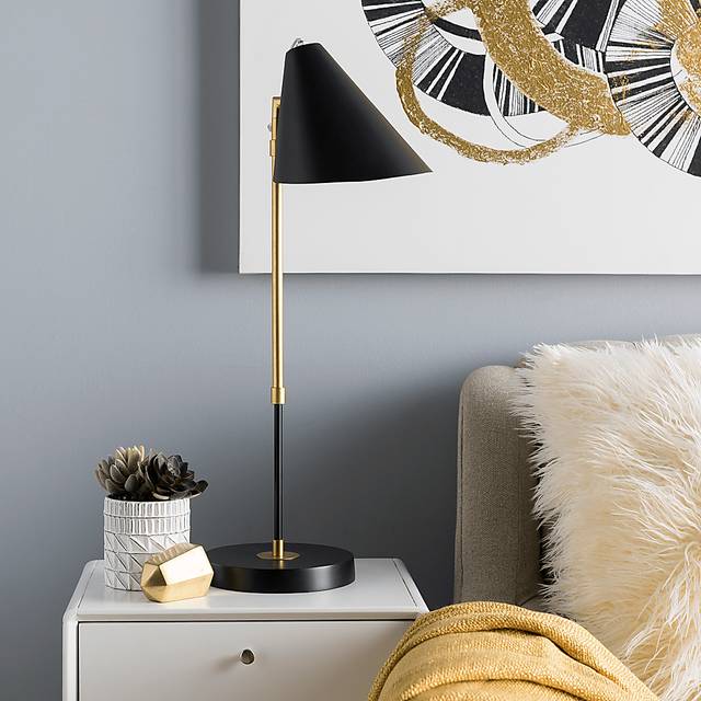 Calumet Isle Black Lamp - Thumbnail - Image 2