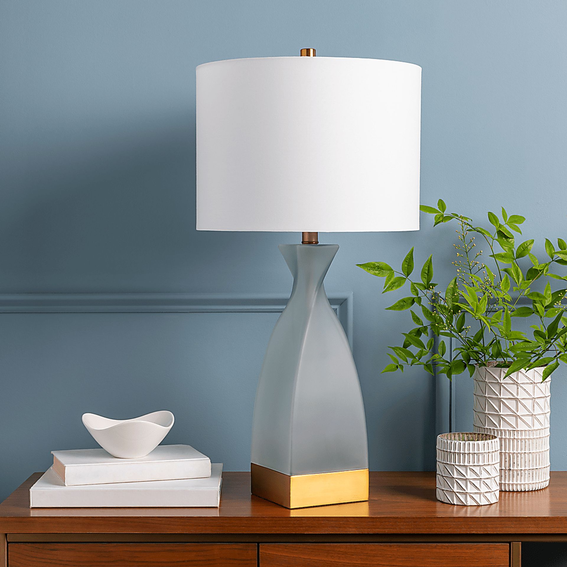 Cameo Cove Glass Lamp - Image 5