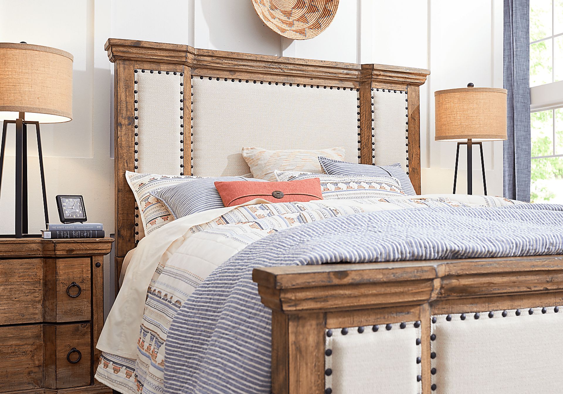 Canyon City Camel 8 Pc King Upholstered Bedroom - Image 3
