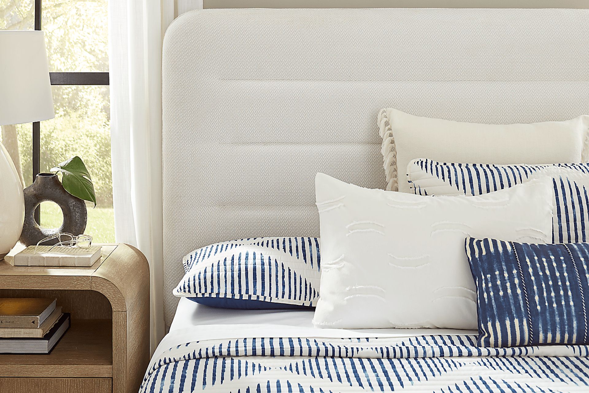 Canyon Cream 5 Pc Queen Upholstered Bedroom - Image 4