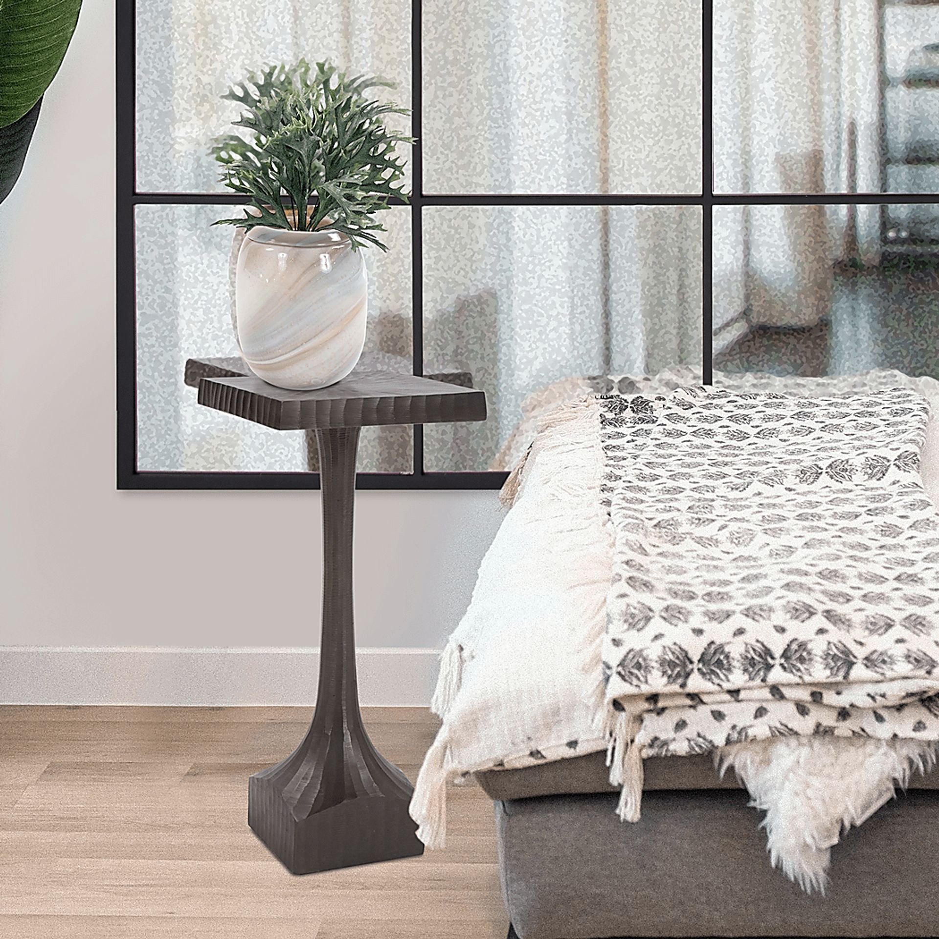 Carlinda Black Accent Table - Image 2