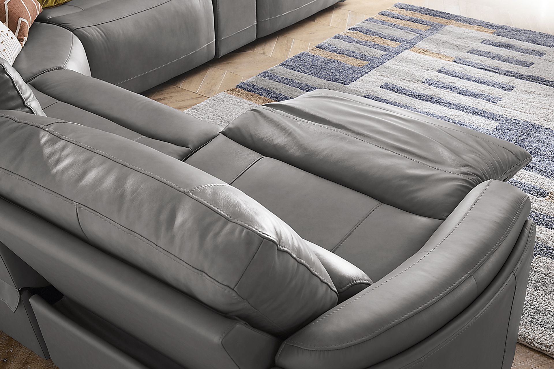 Cascade Way by Shaquille O'Neal Home Gray Leather 6 Pc Dual Power Reclining Sectional - Image 9