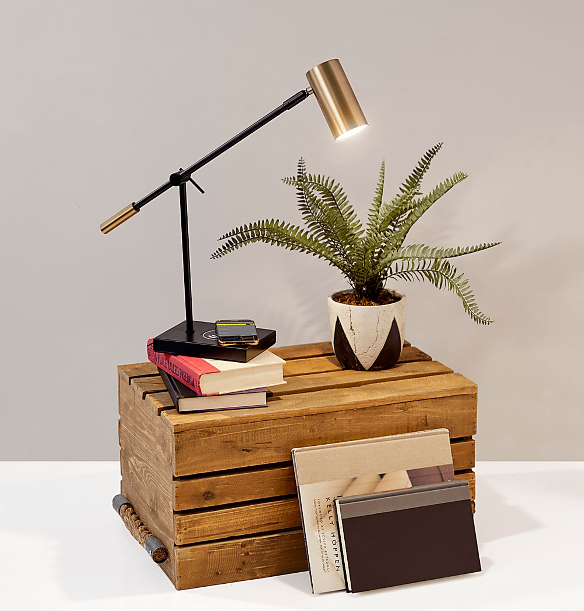 Castelar Brass Table Lamp - Image 2