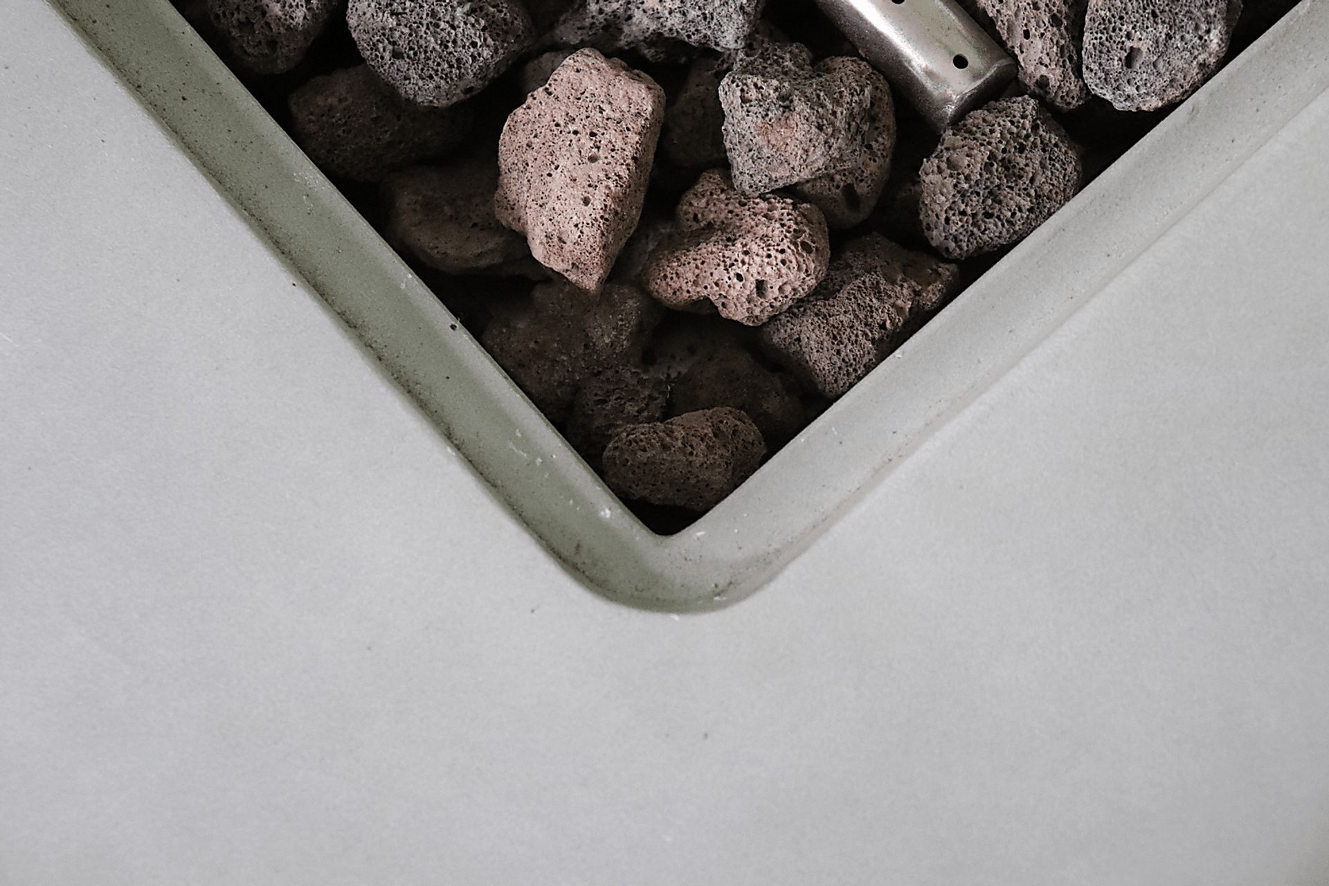 Cavalini Gray Outdoor Fire Pit - Image 10