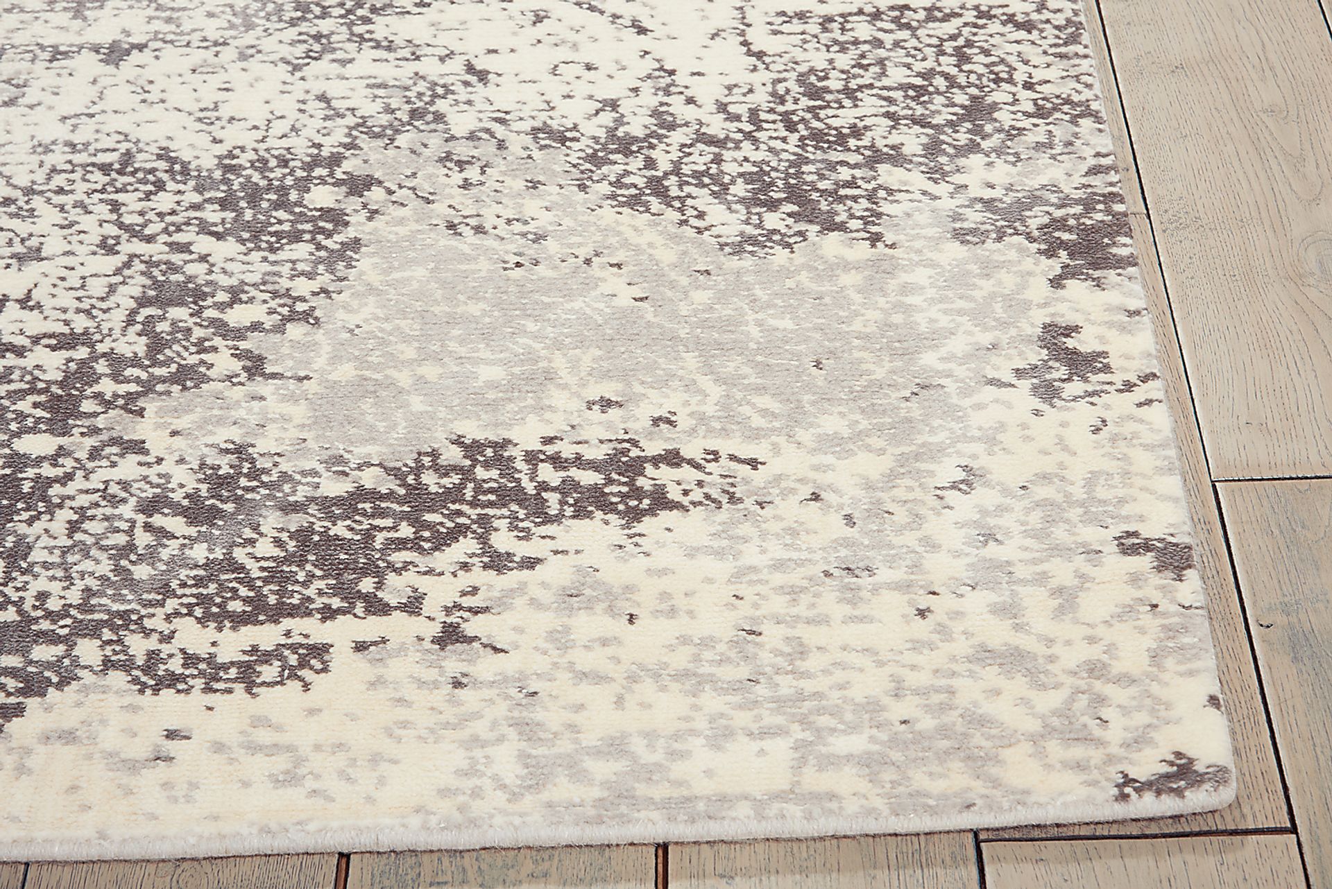 Chaila Gray 5'6 x 8' Rug - Image 2