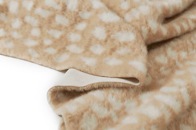 Chazin Beige 5'3 x 7'10 Rug - Thumbnail - Image 8