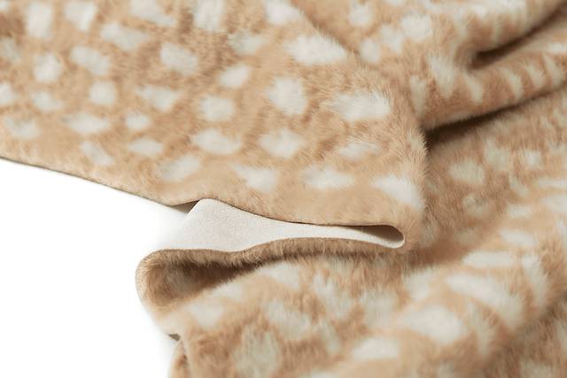 Chazin Beige 5'3 x 7'10 Rug - Thumbnail - Image 10