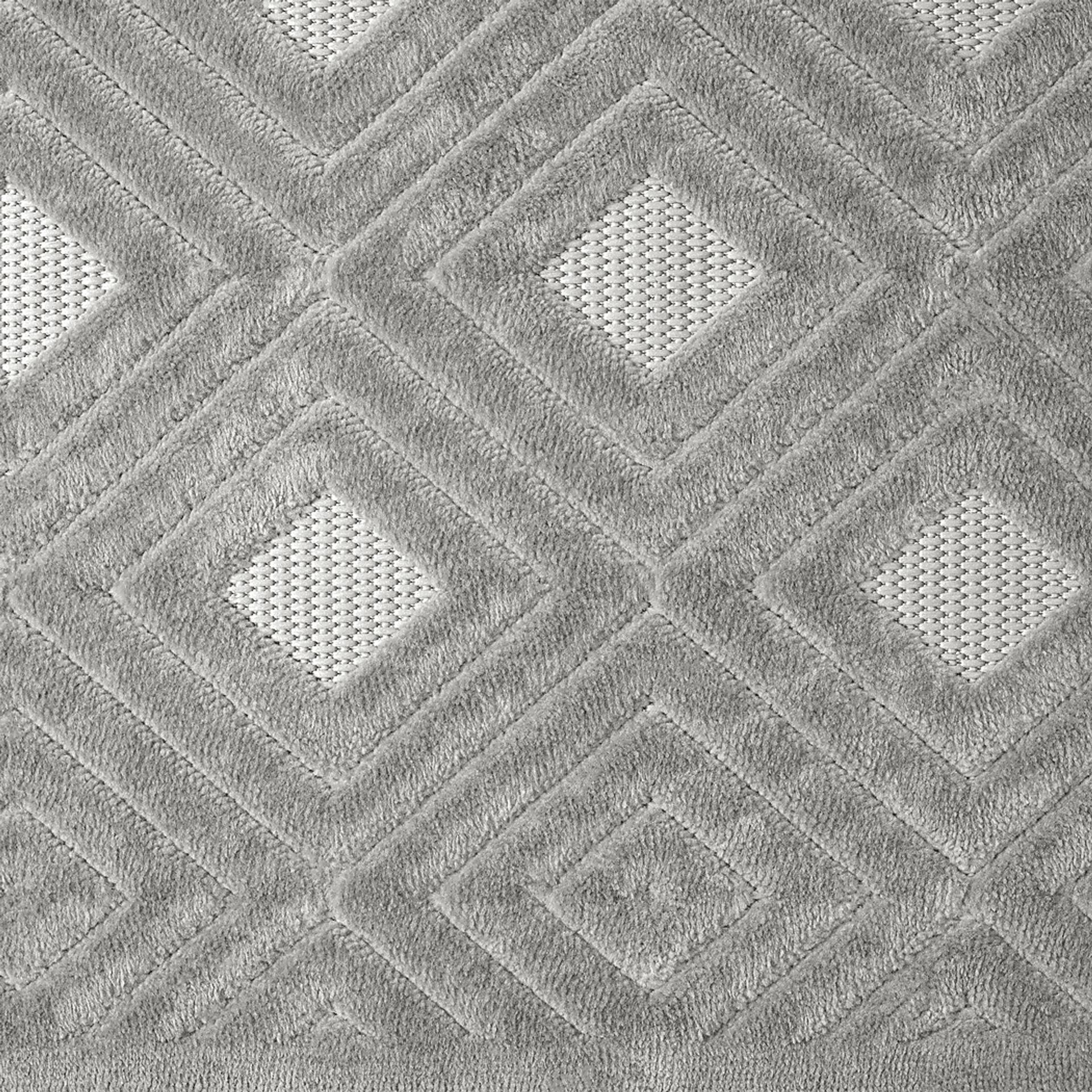 Chivons Gray 5' x 7' Indoor,Outdoor Rug - Image 9