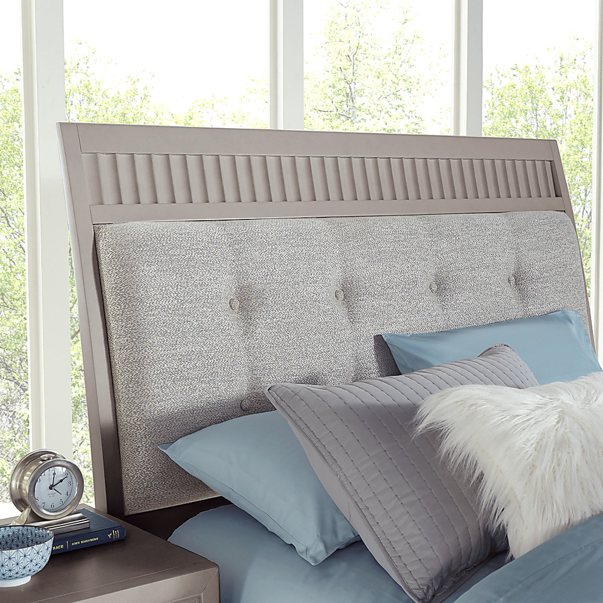 Cindy Crawford Home Clarendon Heights Gray 3 Pc Queen Panel Bed - Image 3