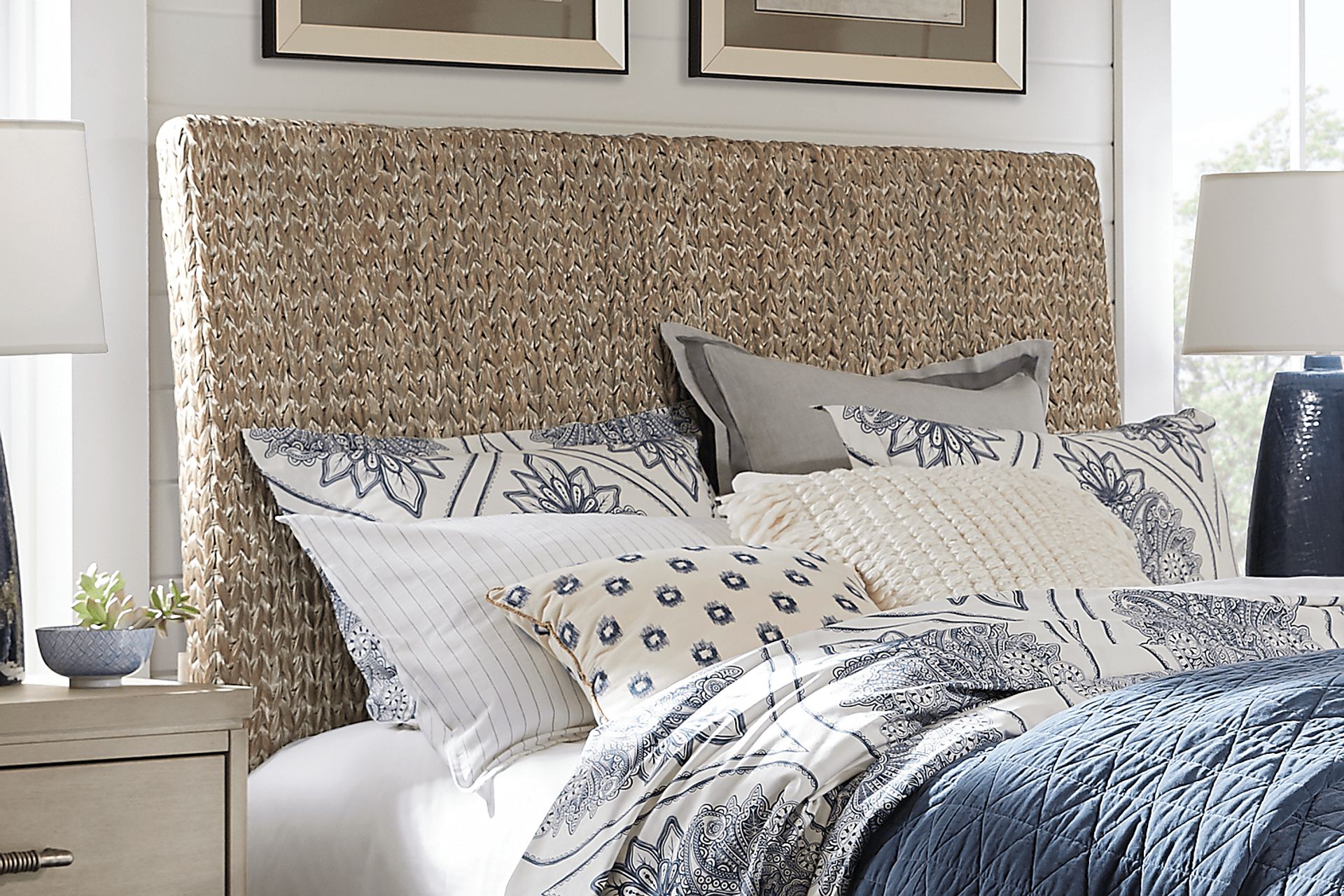 Golden Isles Gray 3 Pc King Woven Bed - Image 3