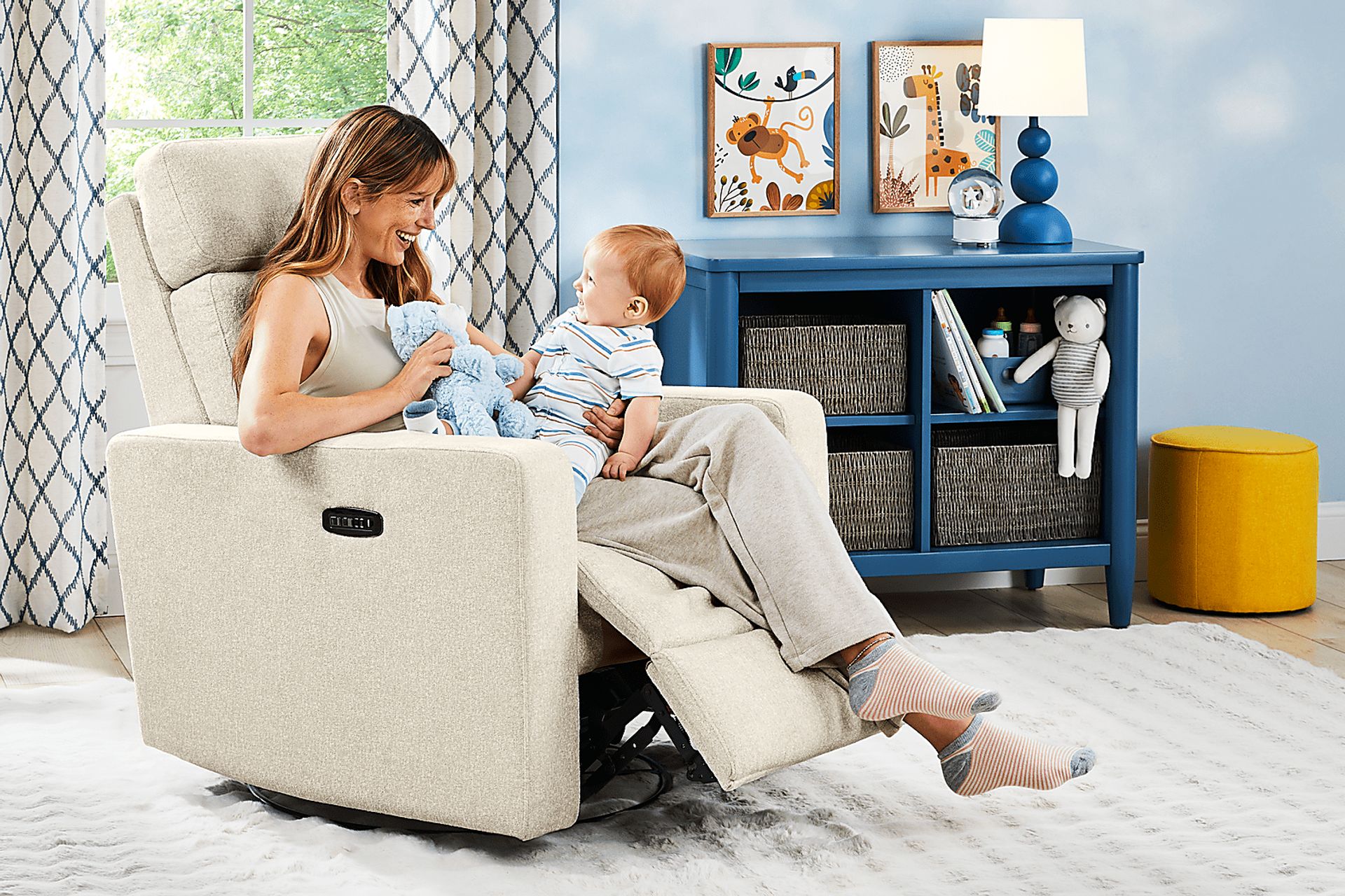 Clifton Gray Dual Power Swivel Glider Recliner - Image 4