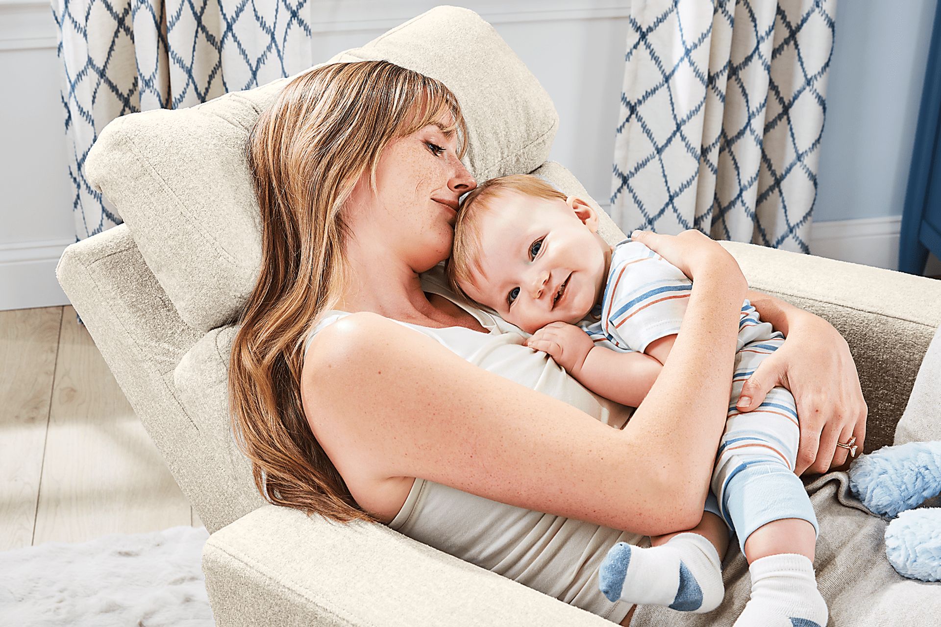 Clifton Gray Dual Power Swivel Glider Recliner - Image 7