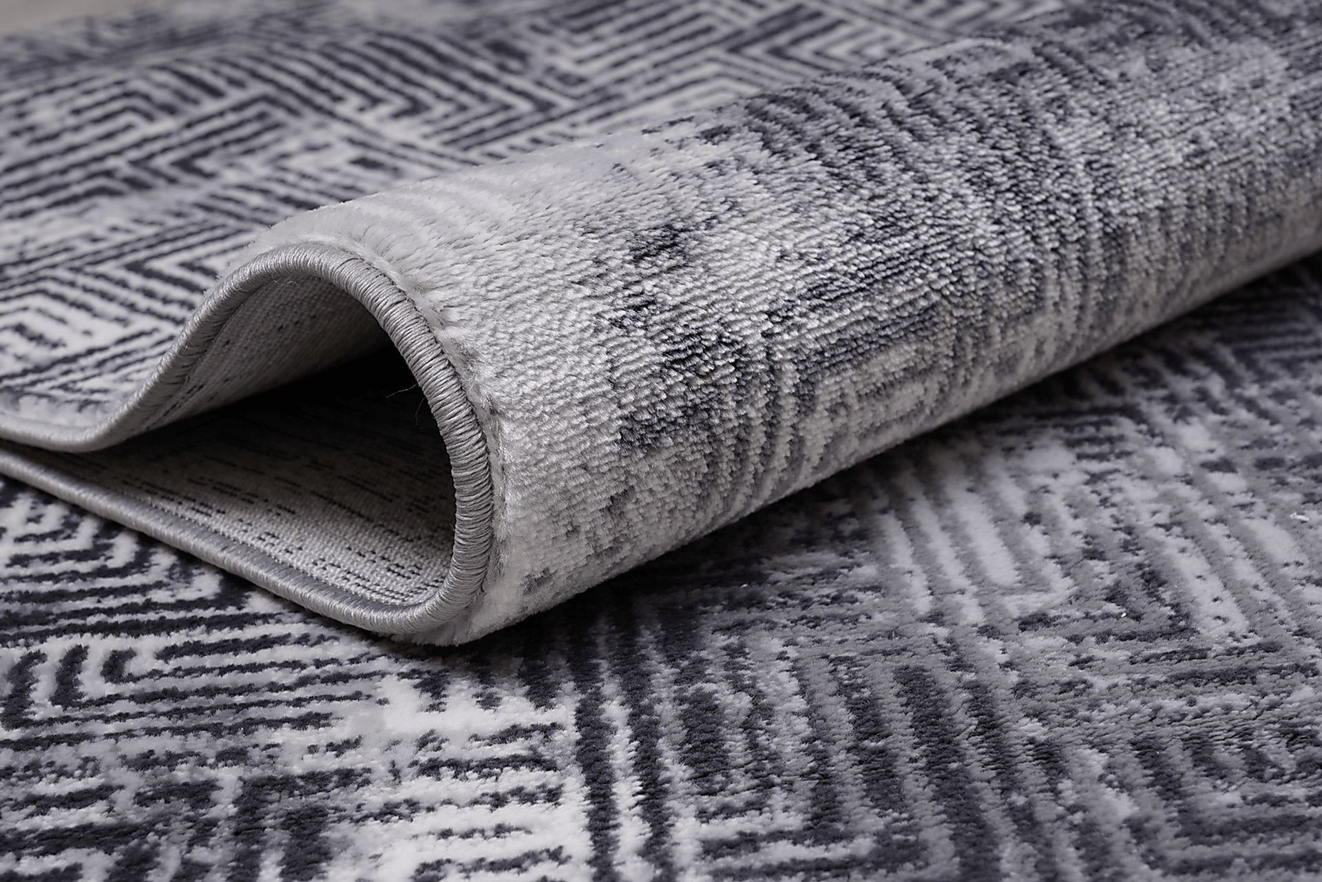 Closeburn Gray 5'3 x 7'6 Rug - Image 4