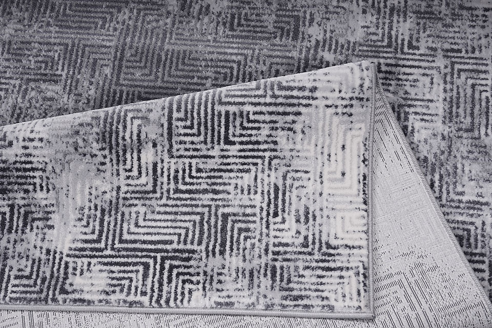 Closeburn Gray 5'3 x 7'6 Rug - Image 5