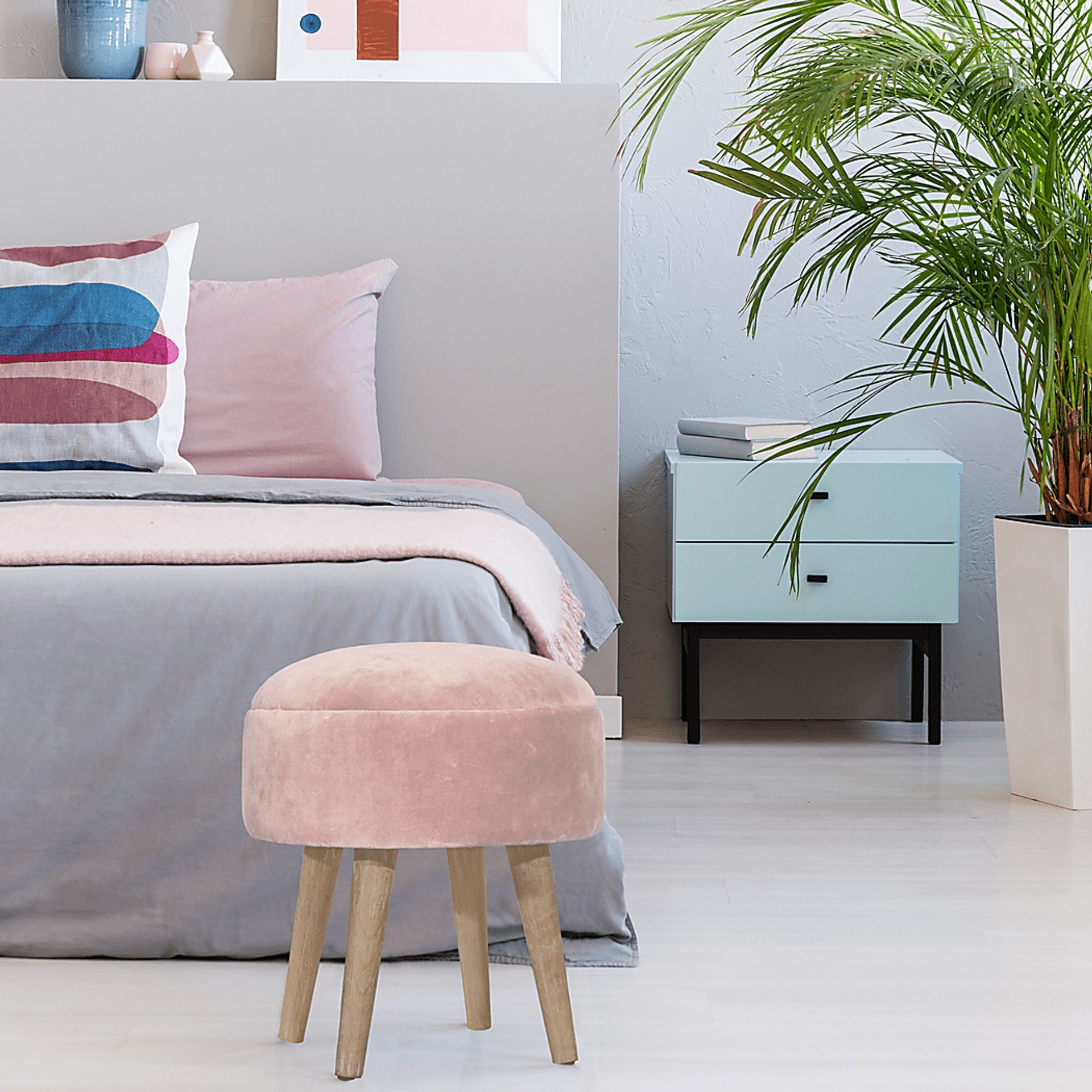 Coachlamp Pink Vanity Stool - Image 4