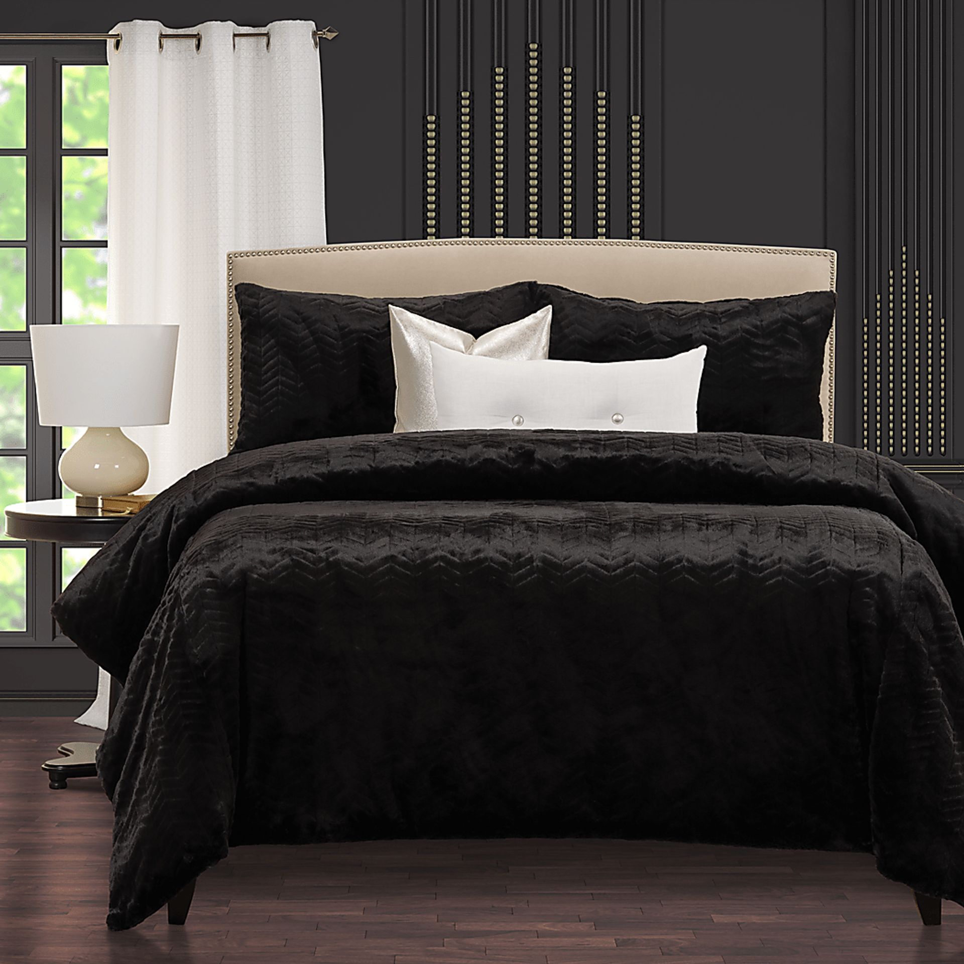 Colaparchee Black 6pc Queen Duvet Cover Set - Image 2