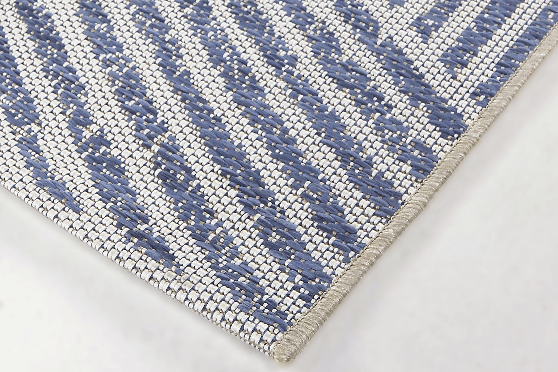 Cosgrove Chambray 5'3 x 7' Indoor/Outdoor Rug - Image 3