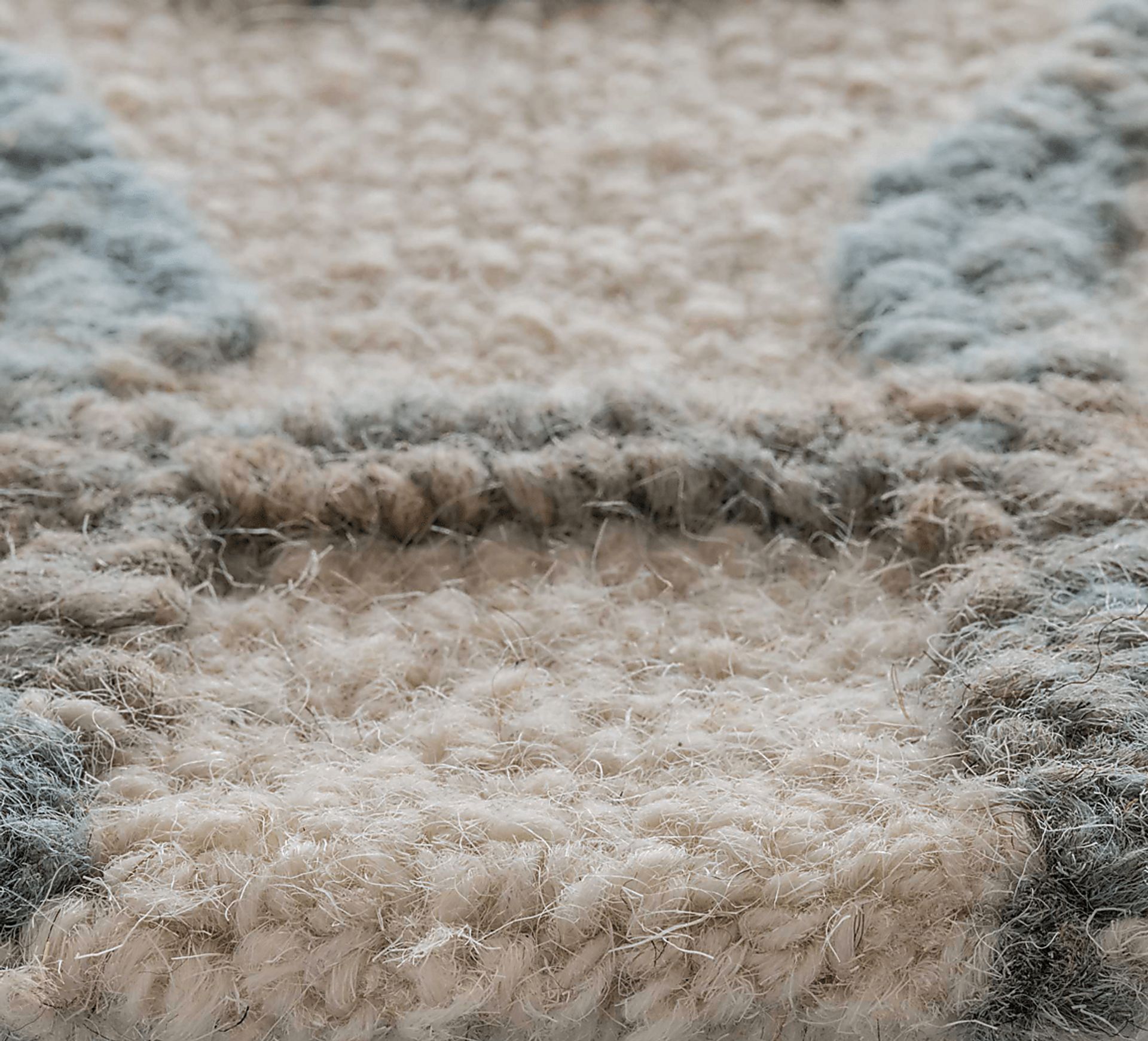 Covenbo Green/Ivory 5' x 8' Rug - Image 4