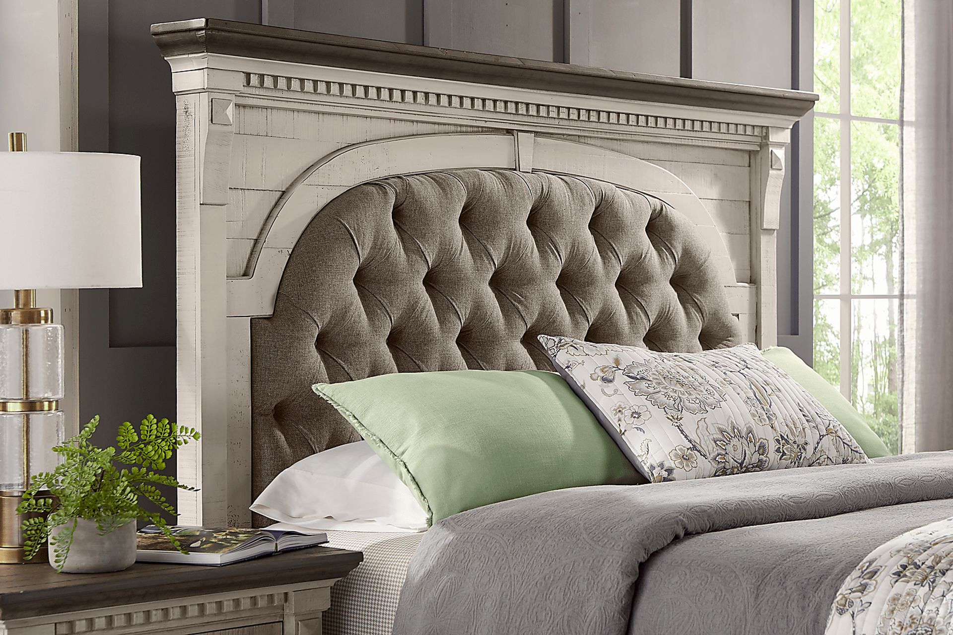 Crestwell Manor White 3 Pc Queen Bed - Image 4