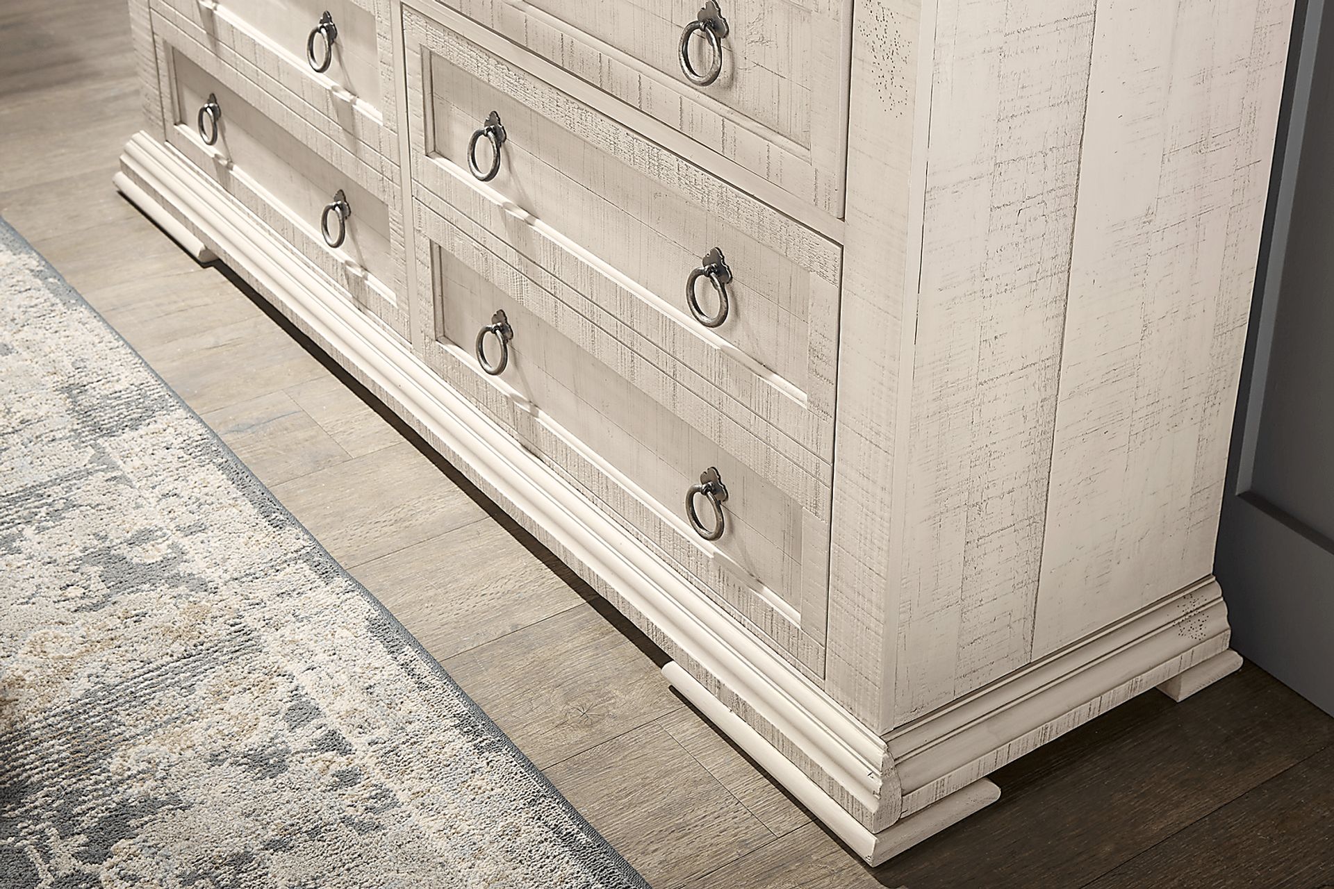 Crestwell Manor White 7 Pc King Upholstered Bedroom - Image 8