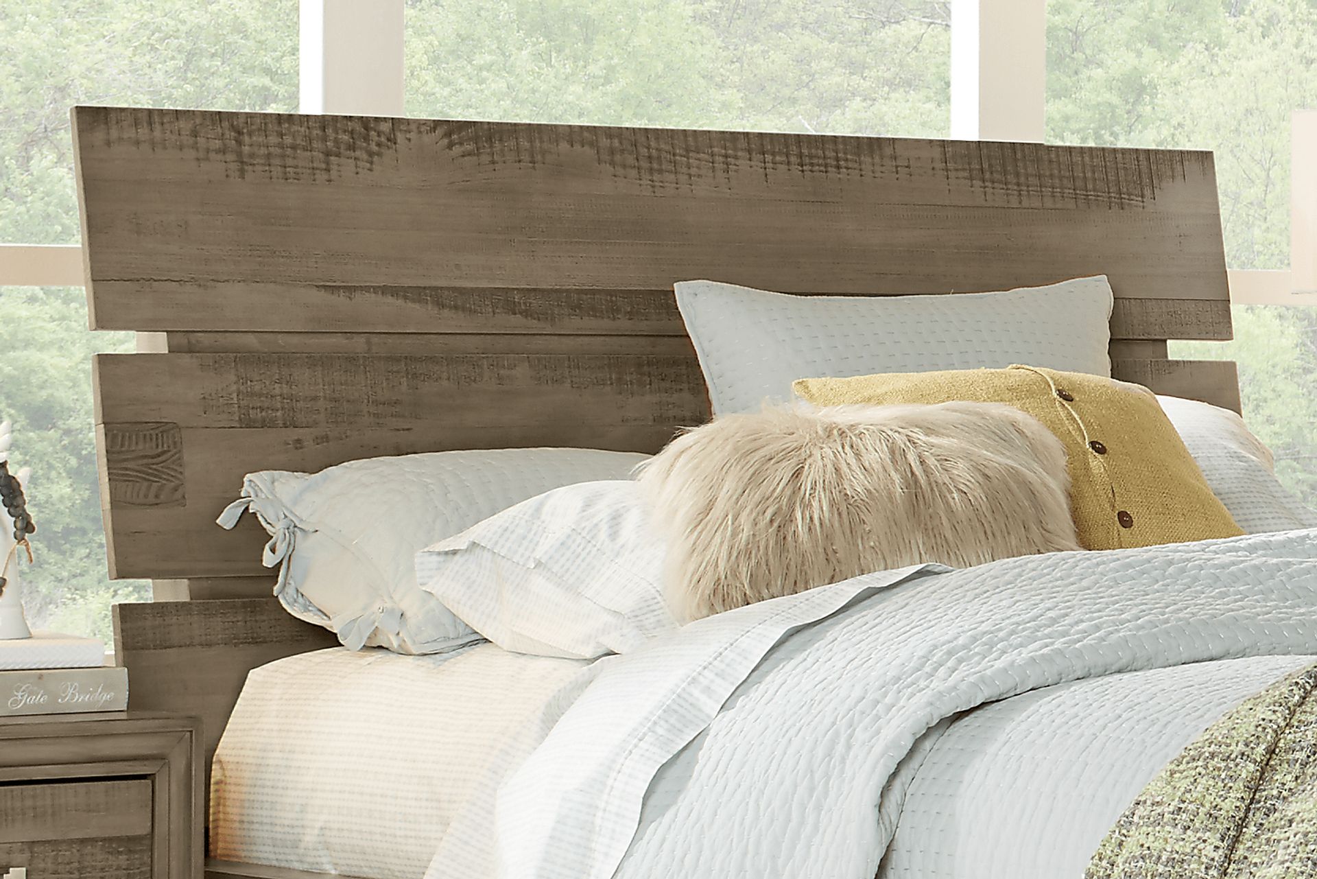 Crestwood Creek Gray 5 Pc King Panel Bedroom - Image 4