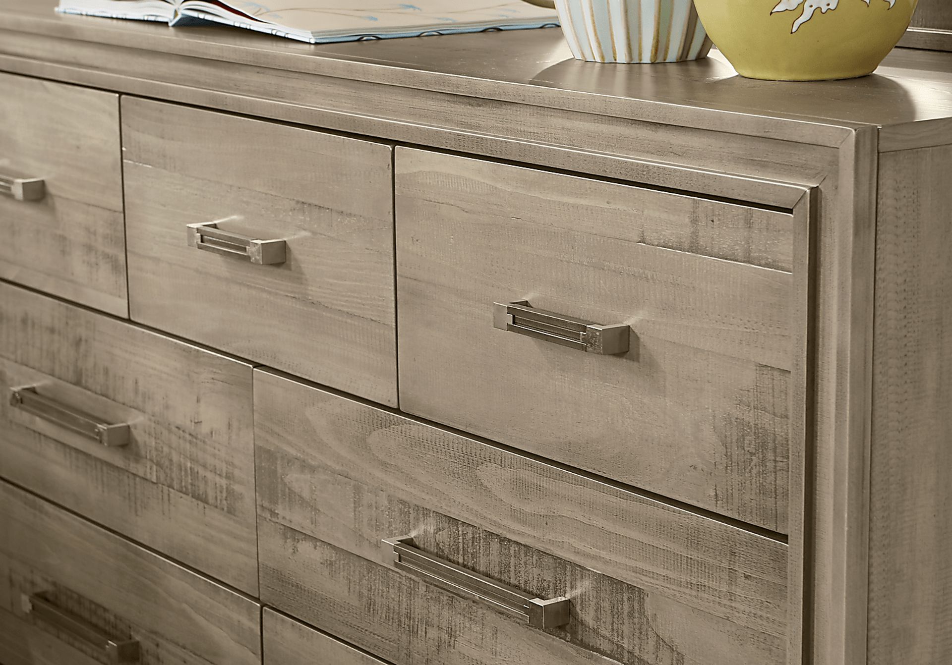 Crestwood Creek Gray 5 Pc Queen Panel Bedroom - Image 6