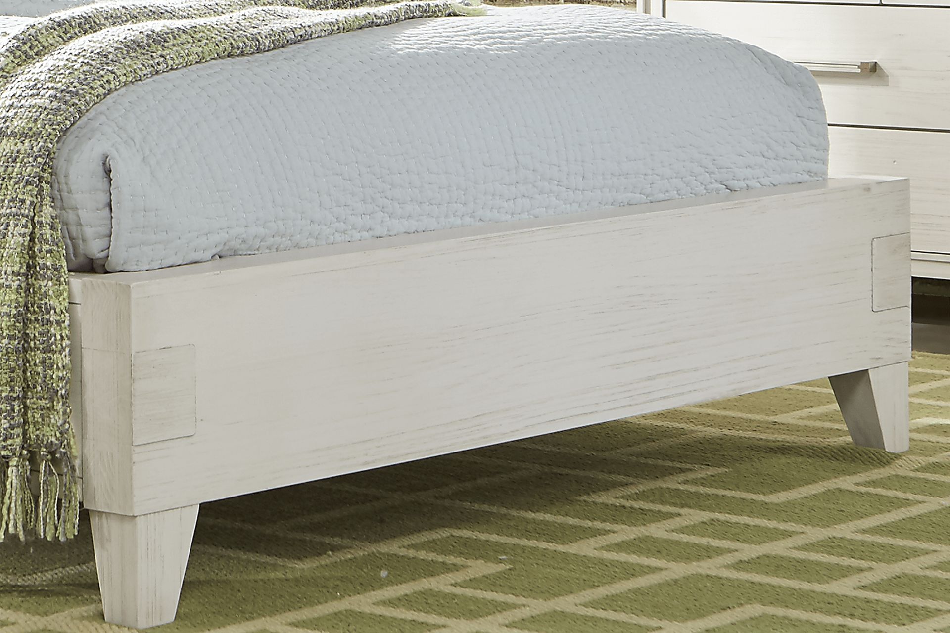 Crestwood Creek Ivory 5 Pc King Panel Bedroom - Image 5
