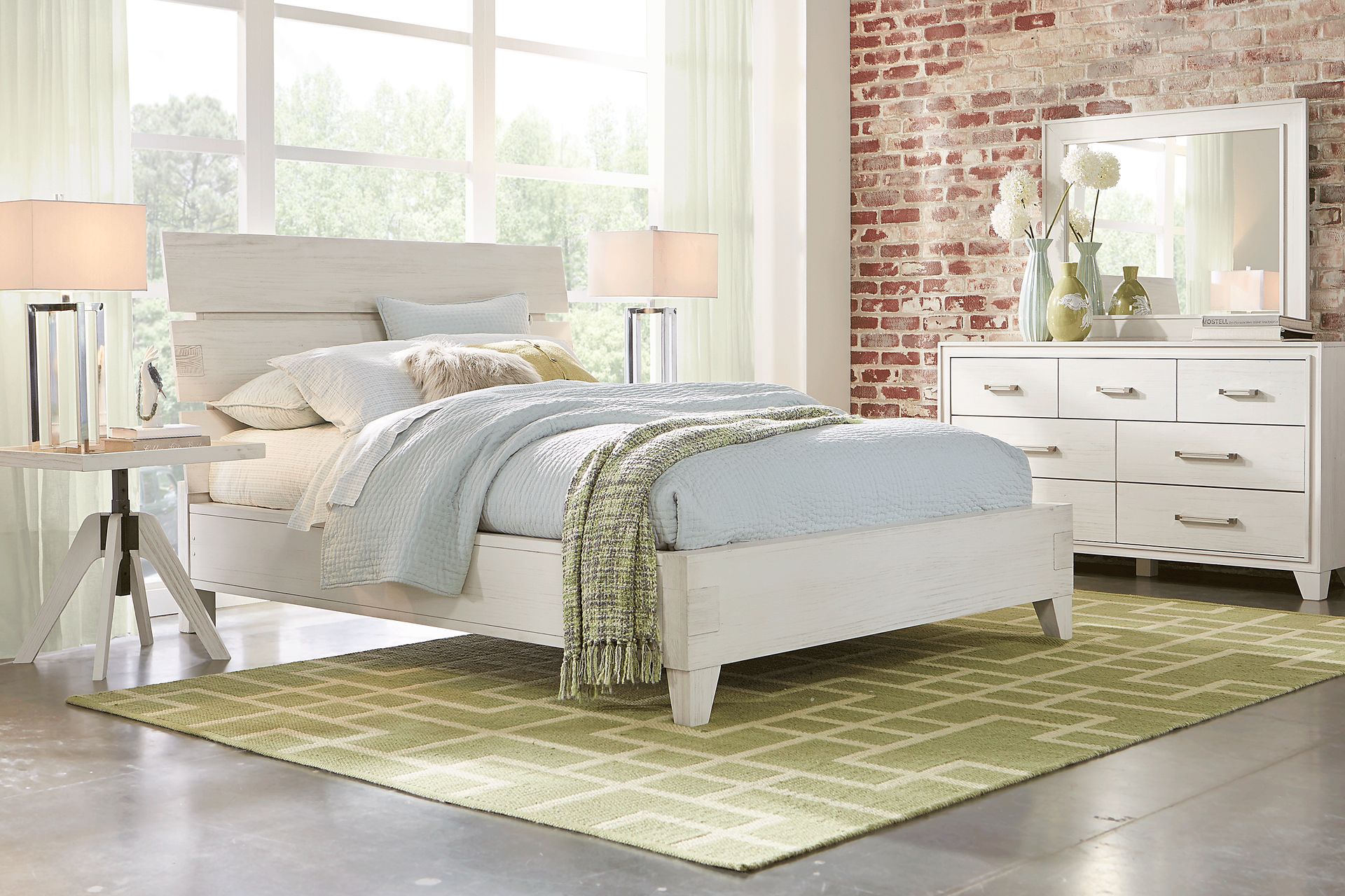 Crestwood Creek 7 Pc Ivory Light Wood,White Queen Bedroom Set With