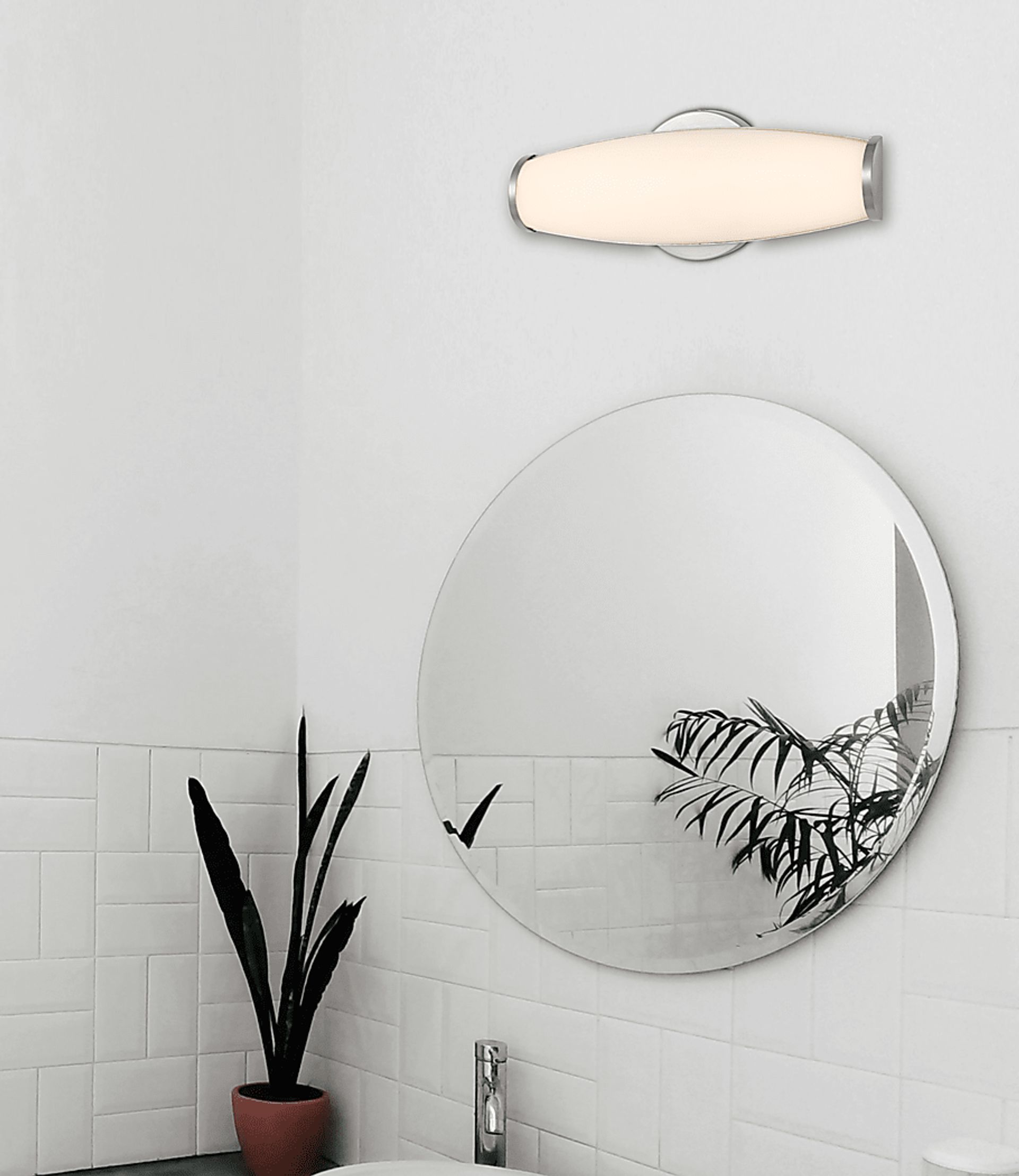 Crymhorn Avenue Silver Sconce - Image 2